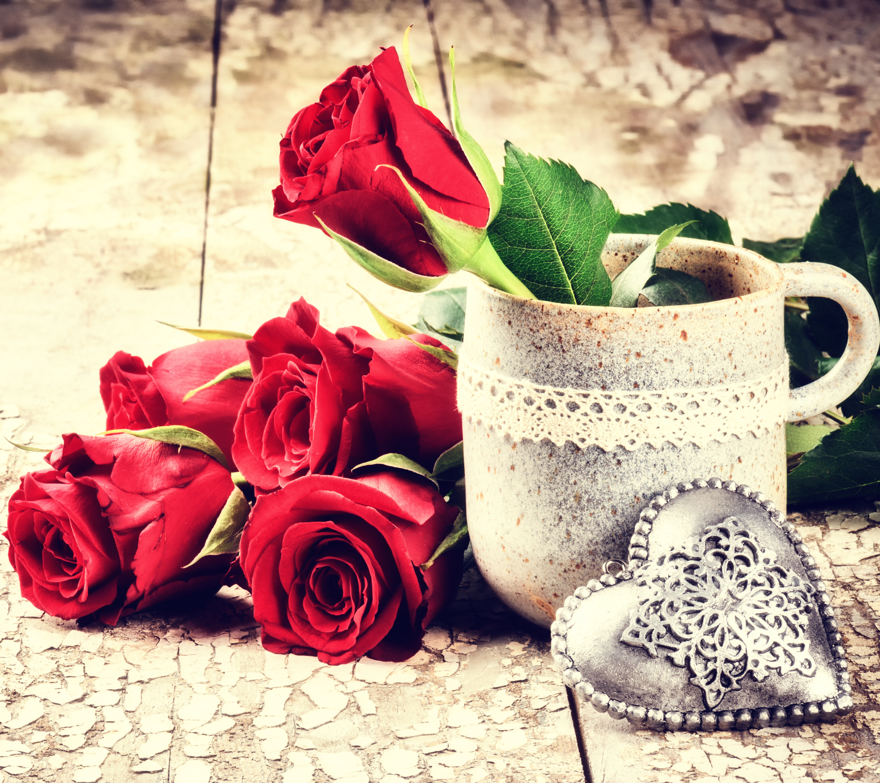 Скачать обои бесплатно Роза, Чашка, Праздник, Сердце, Красная Роза, День Святого Валентина, Праздничные, Праздничный День картинка на рабочий стол ПК