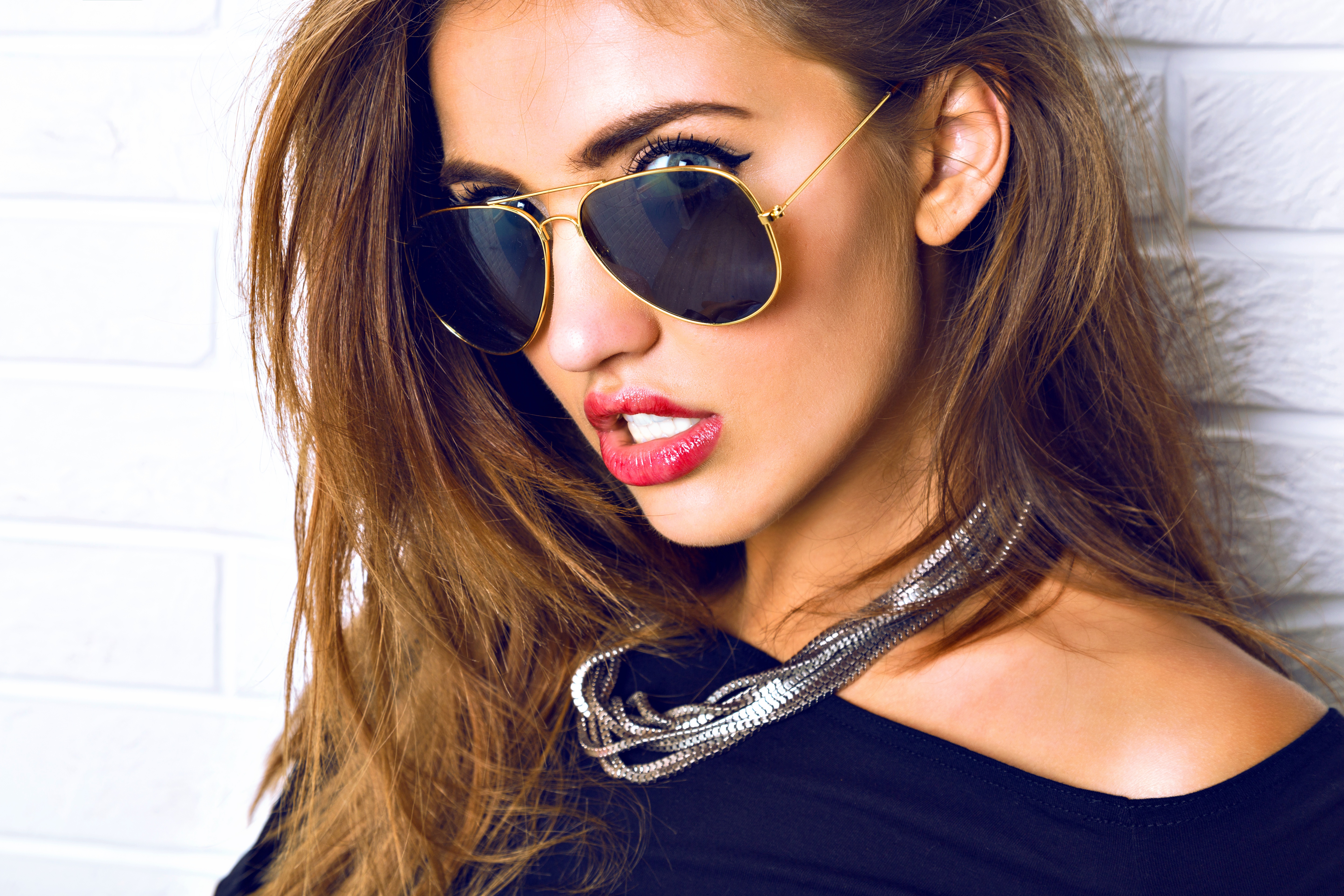 Download mobile wallpaper Face, Brunette, Sunglasses, Model, Women, Necklace, Lipstick for free.