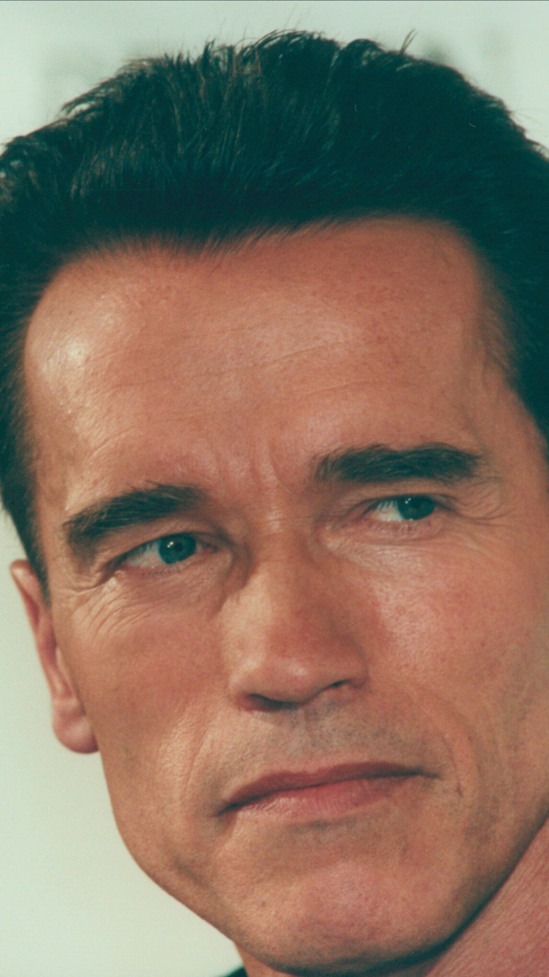 Handy-Wallpaper Arnold Schwarzenegger, Berühmtheiten kostenlos herunterladen.