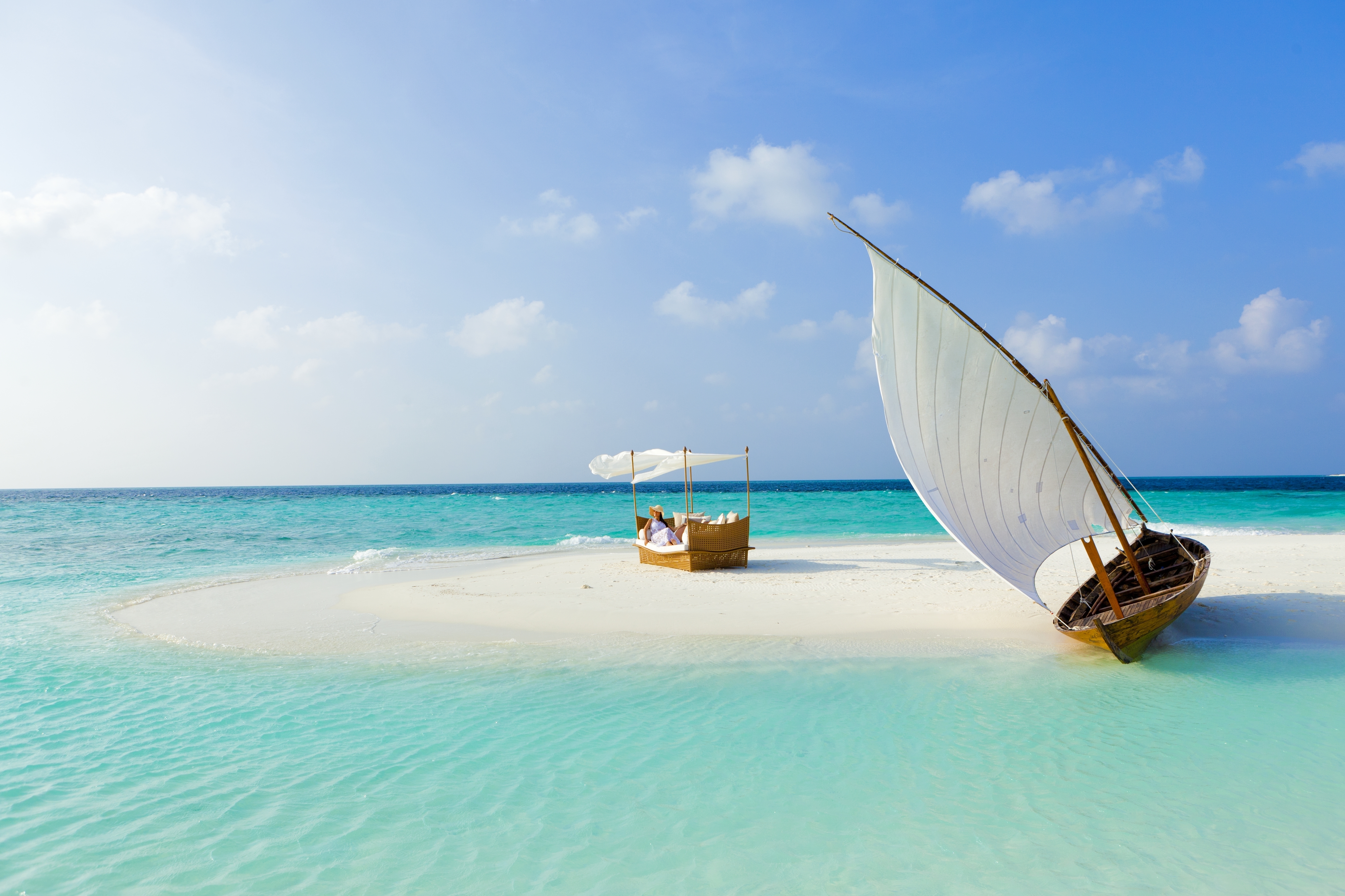 154381 Bild herunterladen sommer, sea, strand, natur, sand, ein boot, boot, tropen, die insel, insel, malediven - Hintergrundbilder und Bildschirmschoner kostenlos