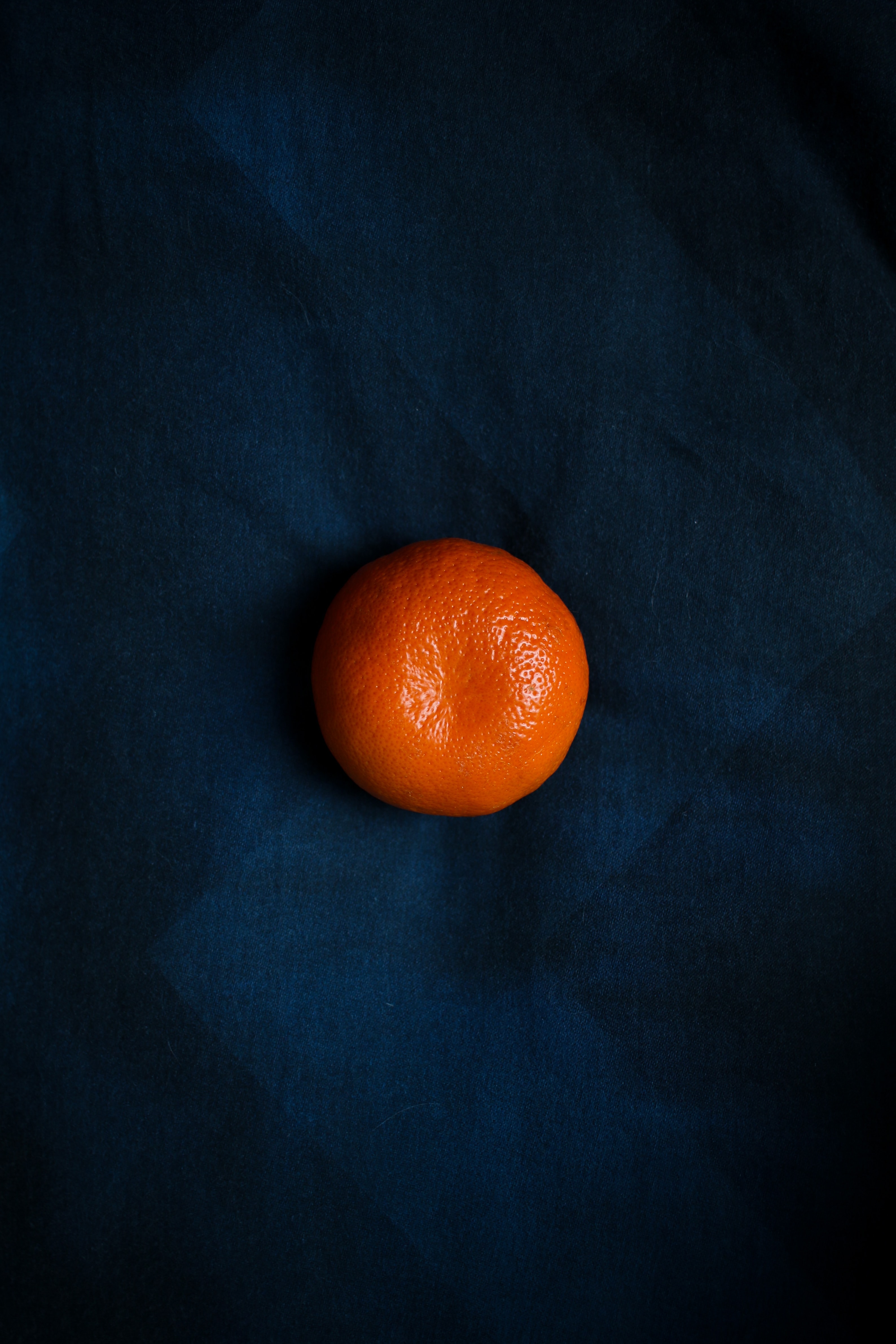 136155 Bild herunterladen lebensmittel, die kleidung, tuch, die frucht, frucht, zitrusfrüchte, zitrus, mandarin, tangerine - Hintergrundbilder und Bildschirmschoner kostenlos