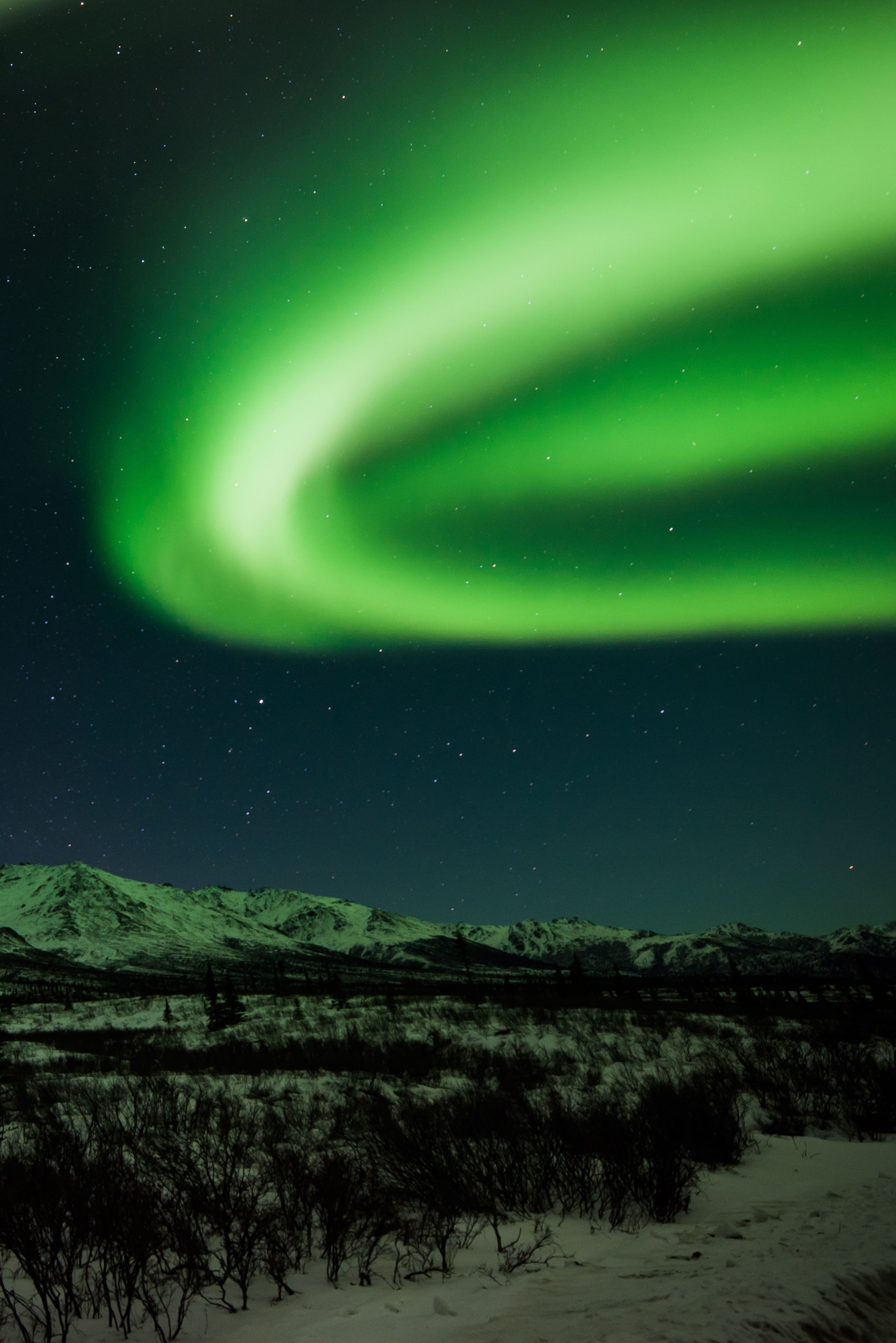 101389 Hintergrundbild herunterladen aurora borealis, natur, mountains, übernachtung, grün, sternenhimmel, nordlichter, norden - Bildschirmschoner und Bilder kostenlos