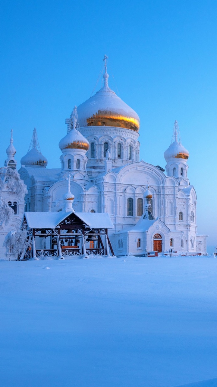 Скачать картинку Зима, Снег, Россия, Церковь, Монастырь, Религиозные, Белогорский Монастырь в телефон бесплатно.