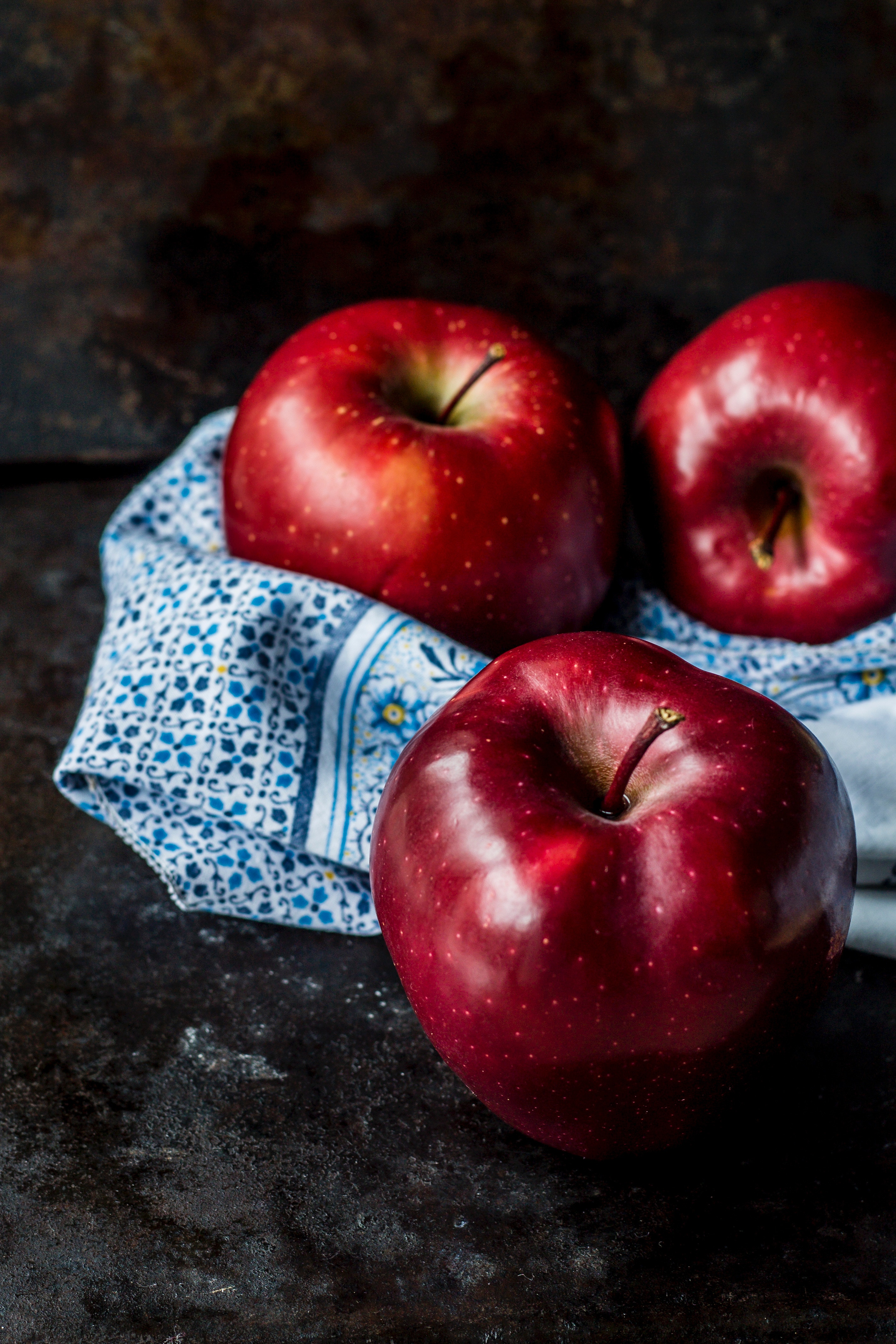 150274 скачать обои яблоки, красный, фрукты, еда, спелый - заставки и картинки бесплатно
