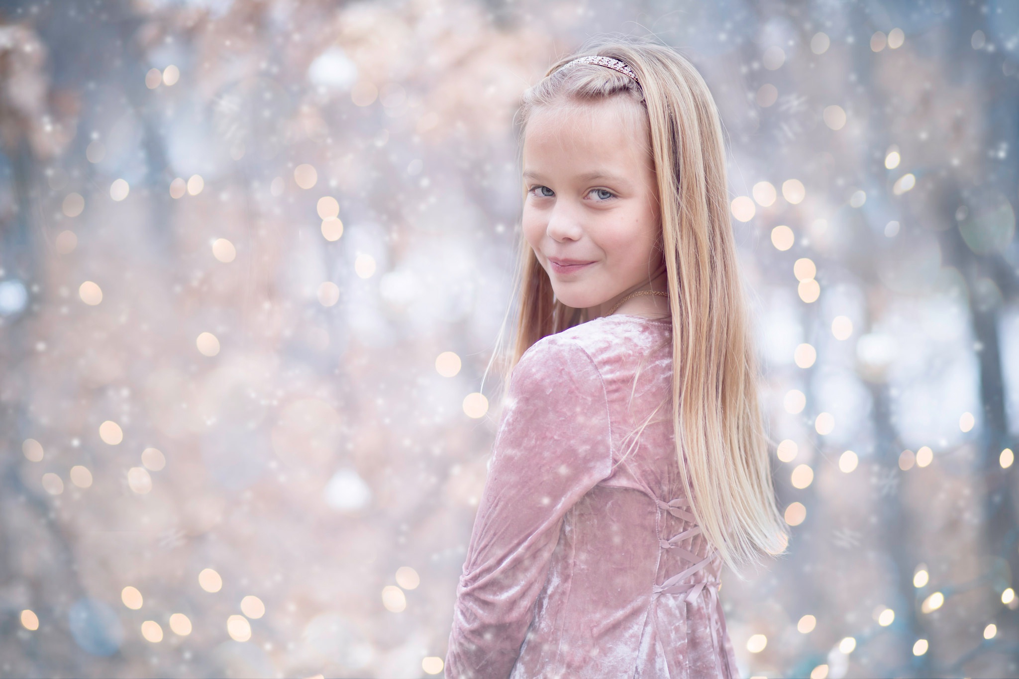 Téléchargez des papiers peints mobile Le Sourire, Enfant, Bokeh, Blond, Photographie, Profondeur De Champ gratuitement.