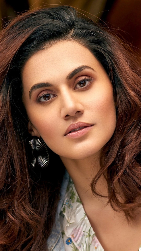 Download mobile wallpaper Face, Brunette, Women, Indian, Brown Eyes, Actress, Taapsee Pannu for free.