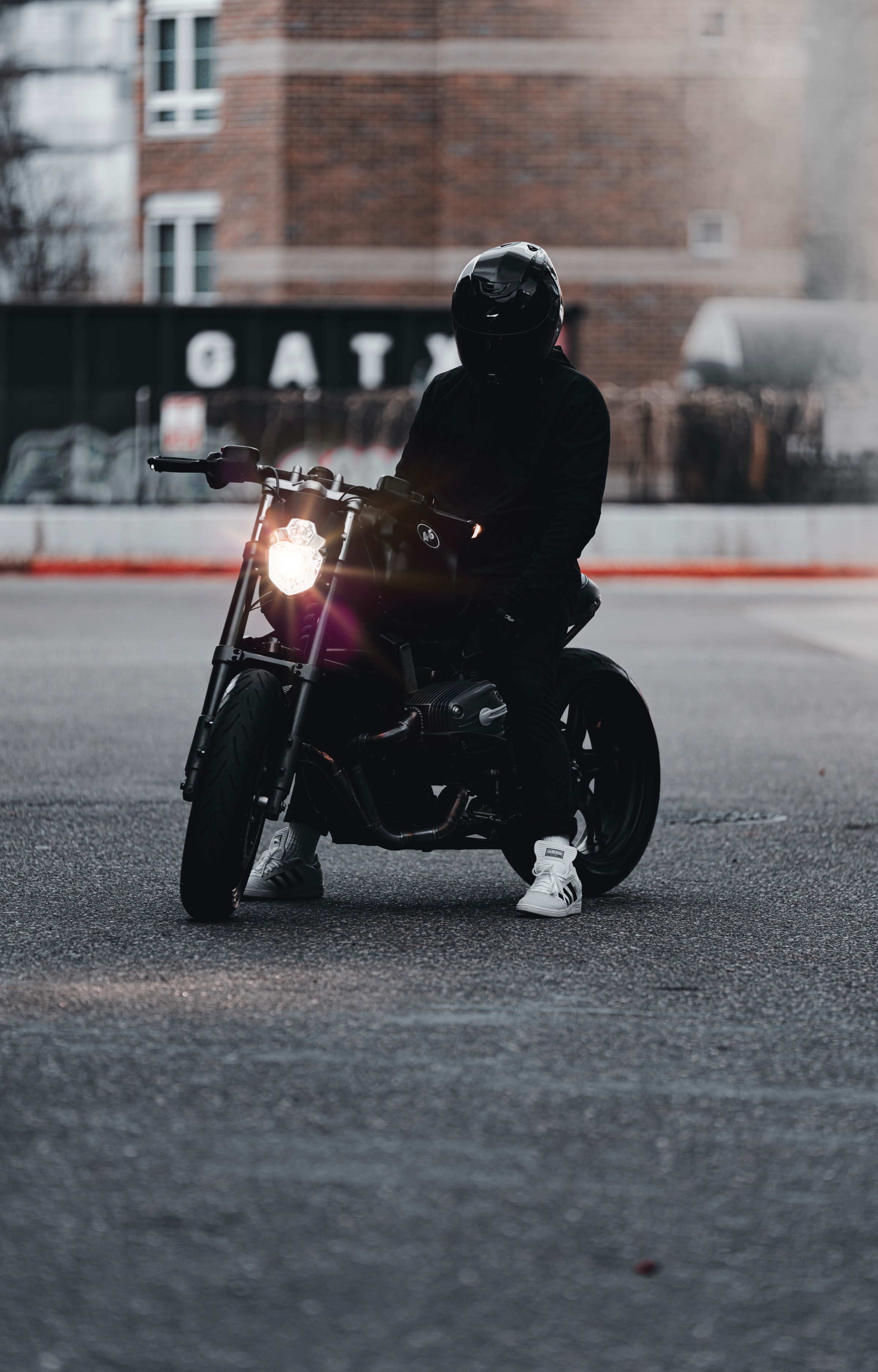 122760 descargar imagen casco, motocicletas, negro, el negro, motociclista, motocicleta, bicicleta, ciclista: fondos de pantalla y protectores de pantalla gratis