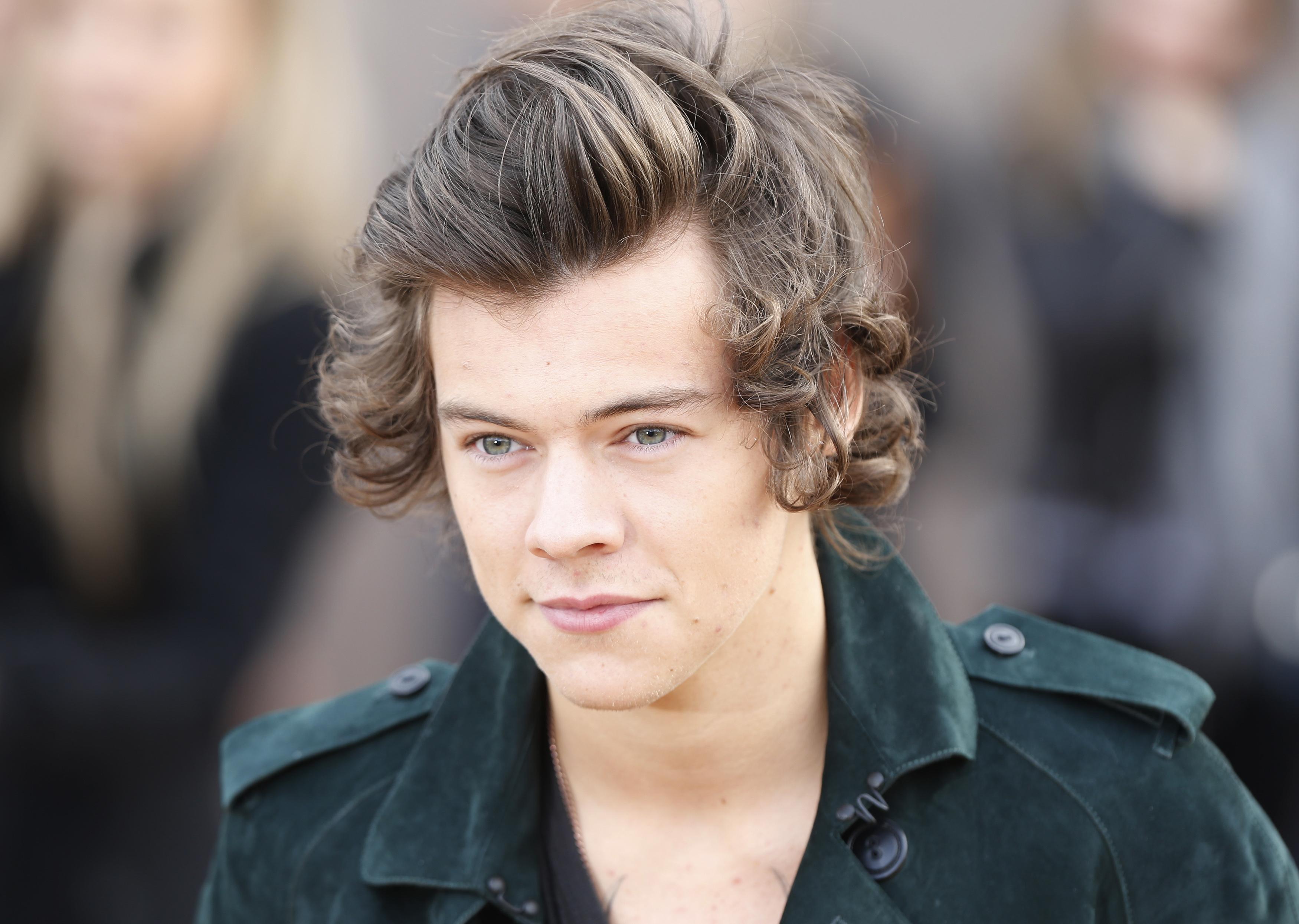 Free download wallpaper Music, Singer, English, Face, Harry Styles on your PC desktop