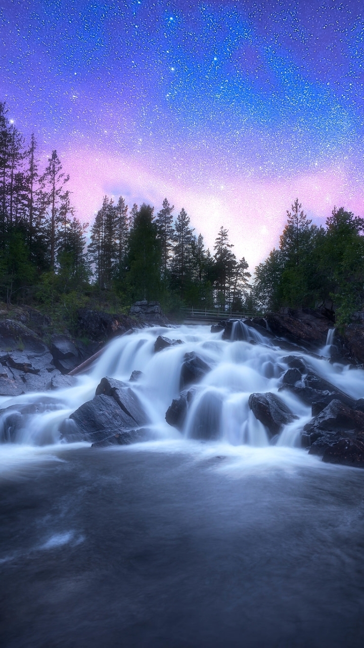 Handy-Wallpaper Sterne, Wasserfälle, Wasserfall, Norwegen, Himmel, Erde/natur, Sternenklarer Himmel kostenlos herunterladen.