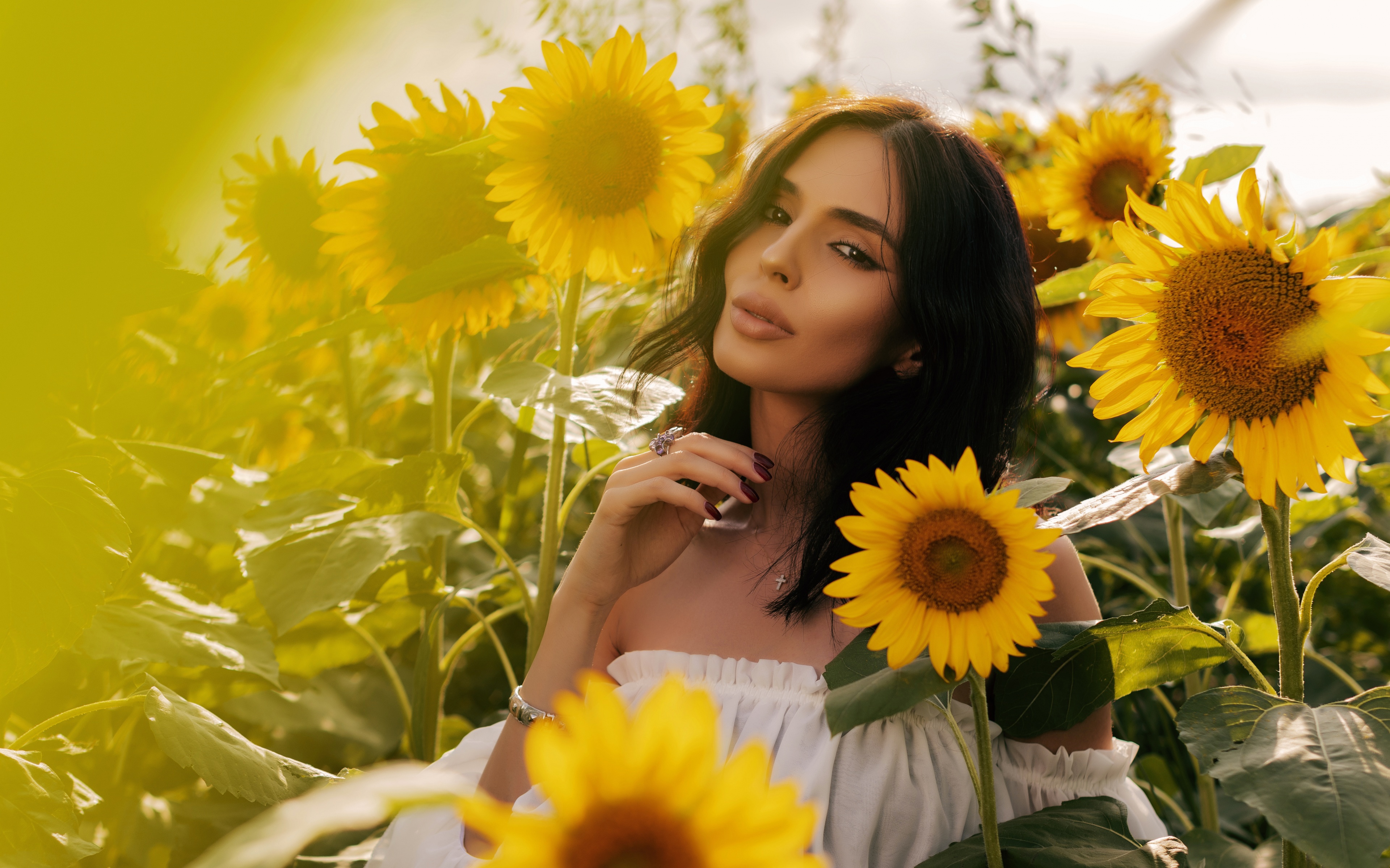 Laden Sie das Sonnenblume, Brünette, Modell, Frauen-Bild kostenlos auf Ihren PC-Desktop herunter