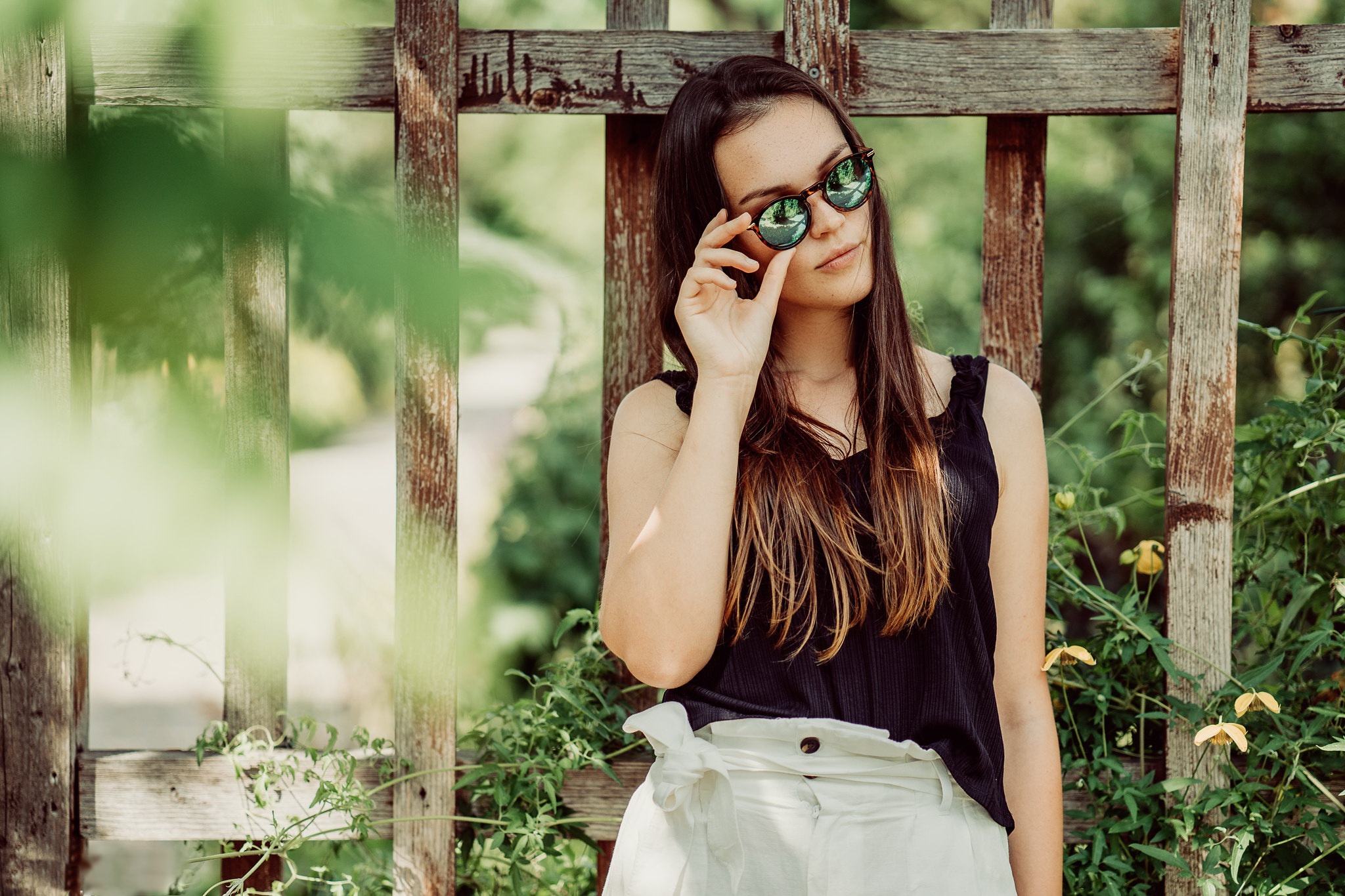 Baixar papel de parede para celular de Oculos Escuros, Modelo, Mulheres, Cabelo Longo, Cabelo Castanho, Ânimo gratuito.