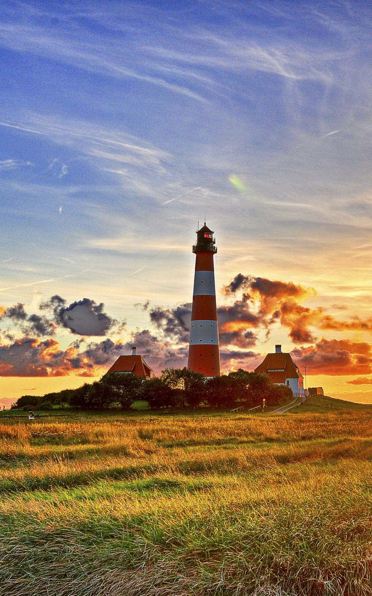 Handy-Wallpaper Horizont, Leuchtturm, Himmel, Sonnenuntergang, Sonnenstrahl, Menschengemacht, Sonnenbohne kostenlos herunterladen.