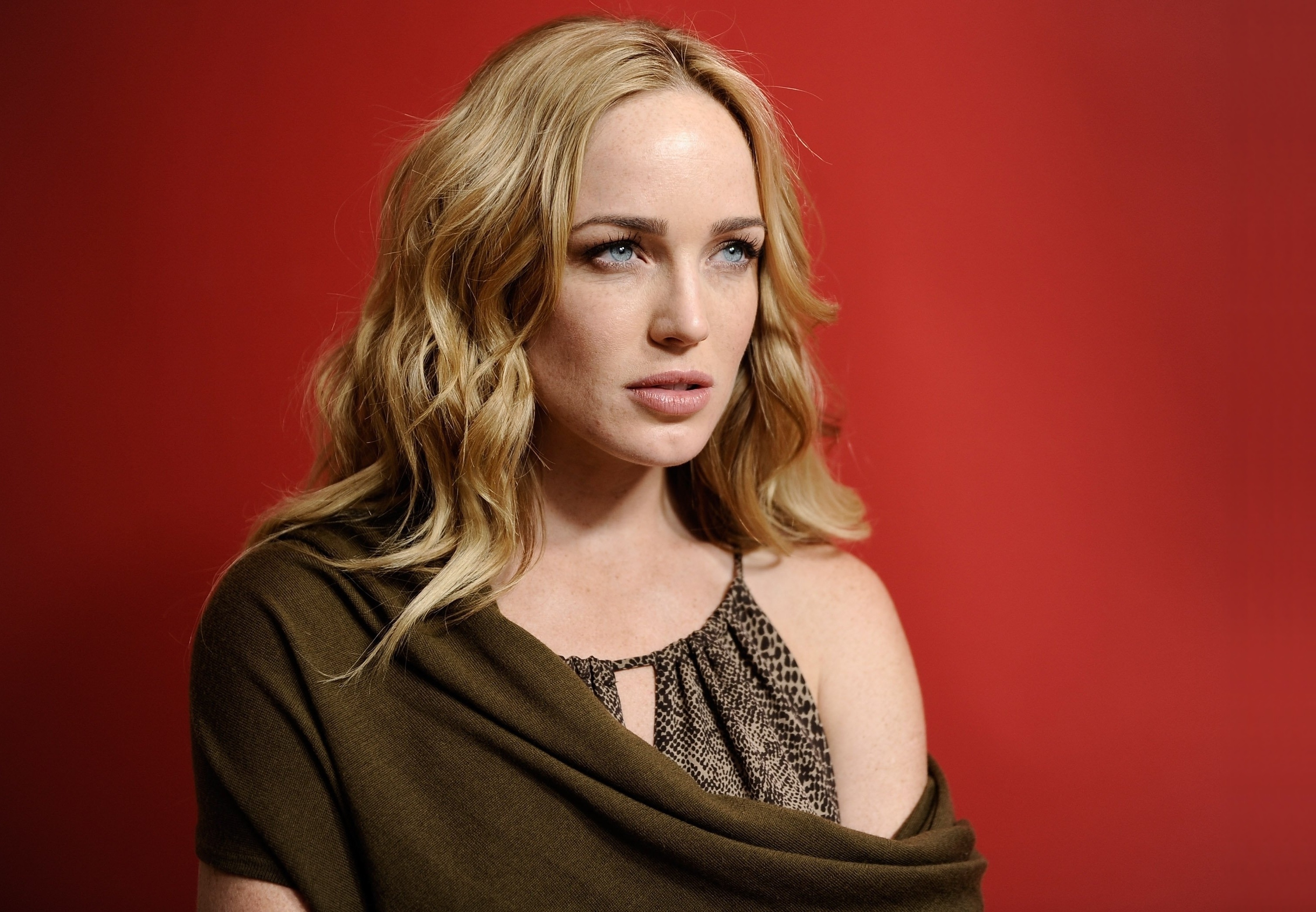 Download mobile wallpaper Blonde, Blue Eyes, American, Celebrity, Actress, Caity Lotz for free.