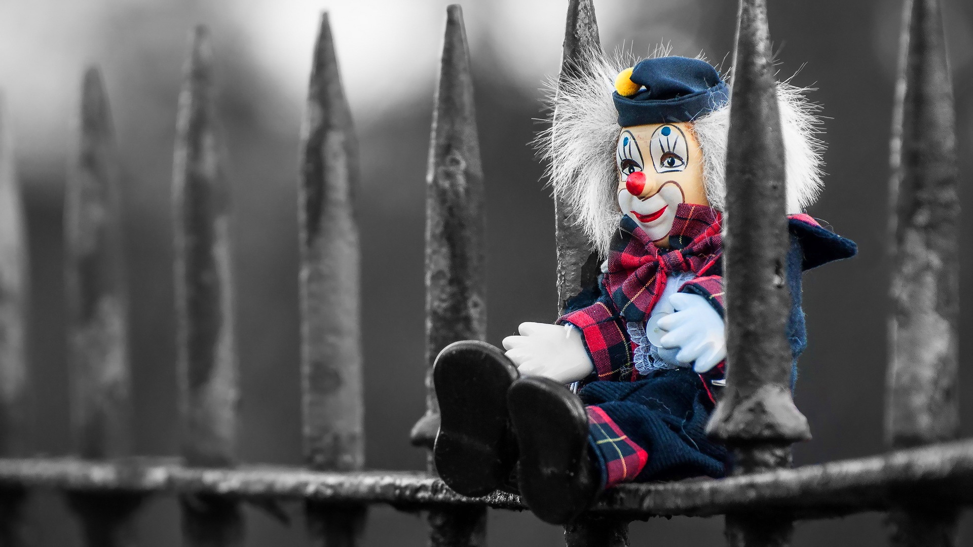 Free download wallpaper Dark, Toy, Fence, Clown, Man Made on your PC desktop