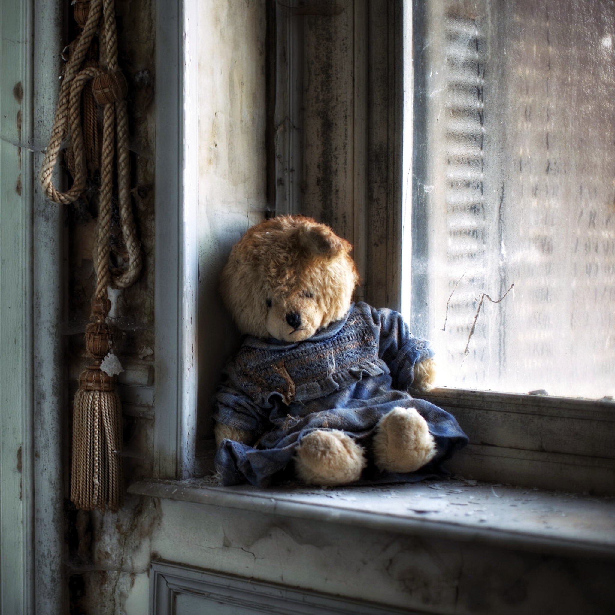 Download mobile wallpaper Teddy Bear, Room, Sad, Man Made, Stuffed Animal for free.