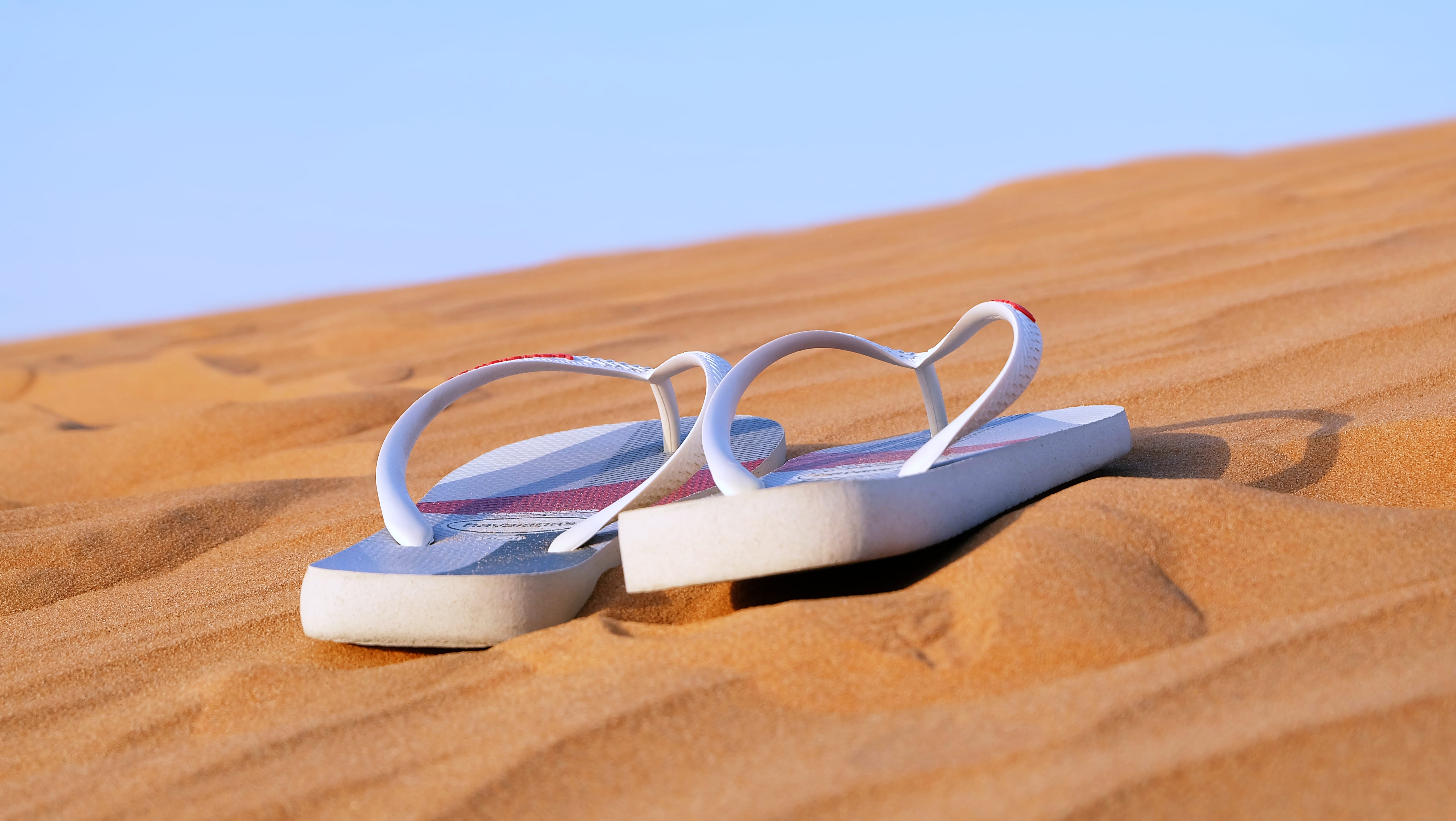Free download wallpaper Nature, Sand, Desert, Holiday, Dune, Photography, Thongs, Sandal on your PC desktop