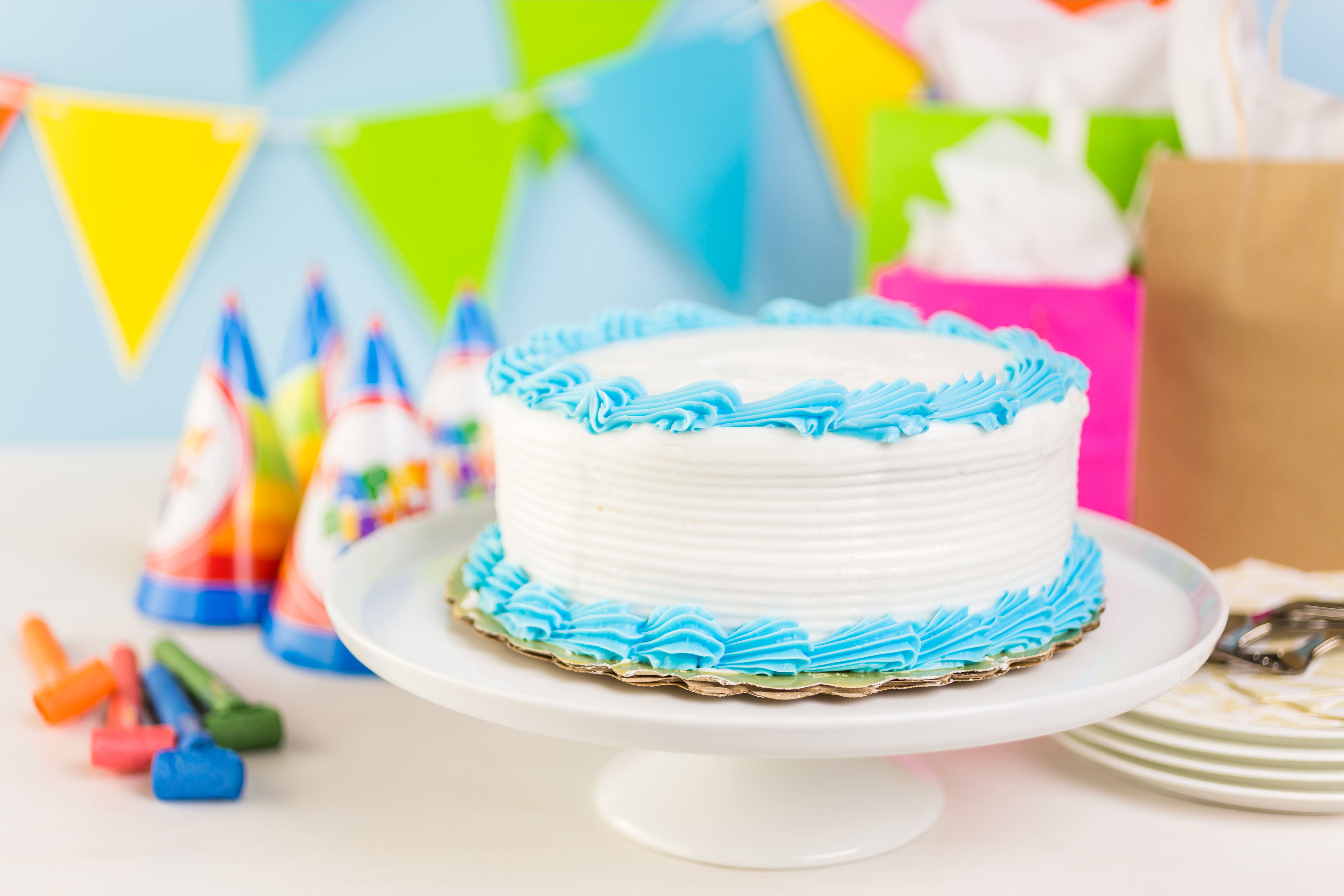 Download mobile wallpaper Holiday, Cake, Celebration, Birthday for free.