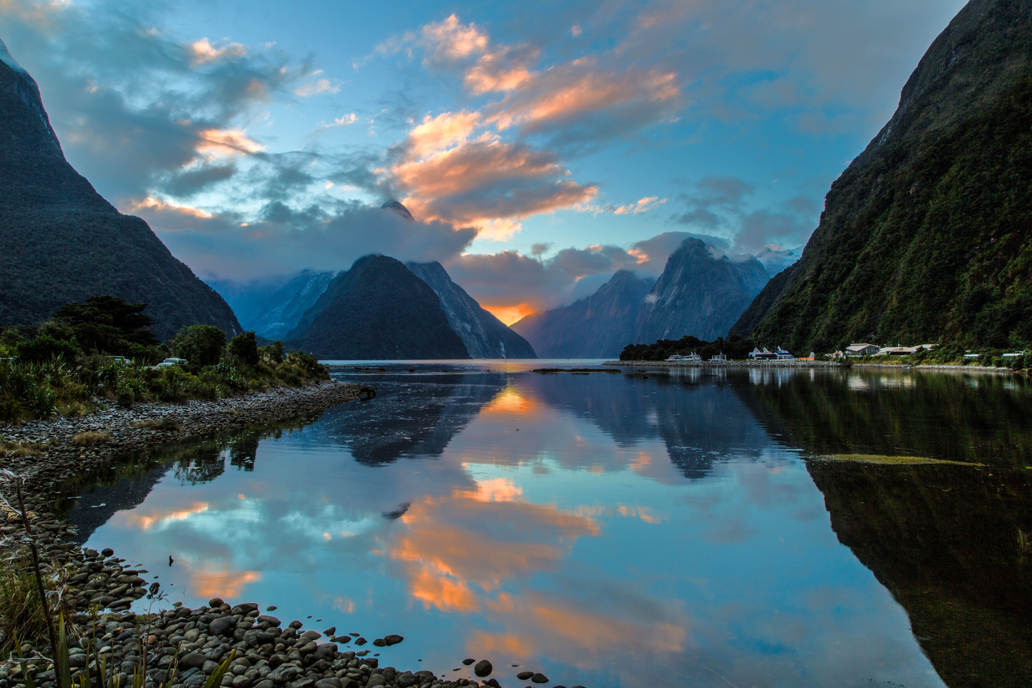 86762 скачать обои новая зеландия, горы, природа, отражение, залив, милфорд саунд - заставки и картинки бесплатно
