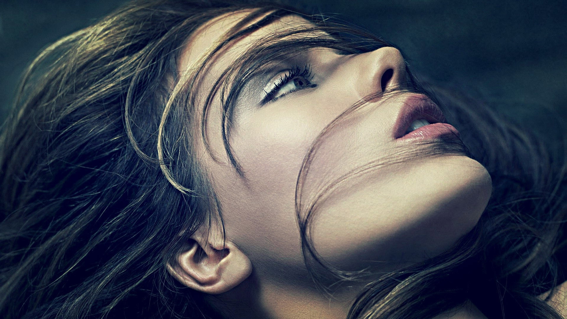 Free download wallpaper Kate Beckinsale, Close Up, Face, Brunette, American, Celebrity, Actress on your PC desktop