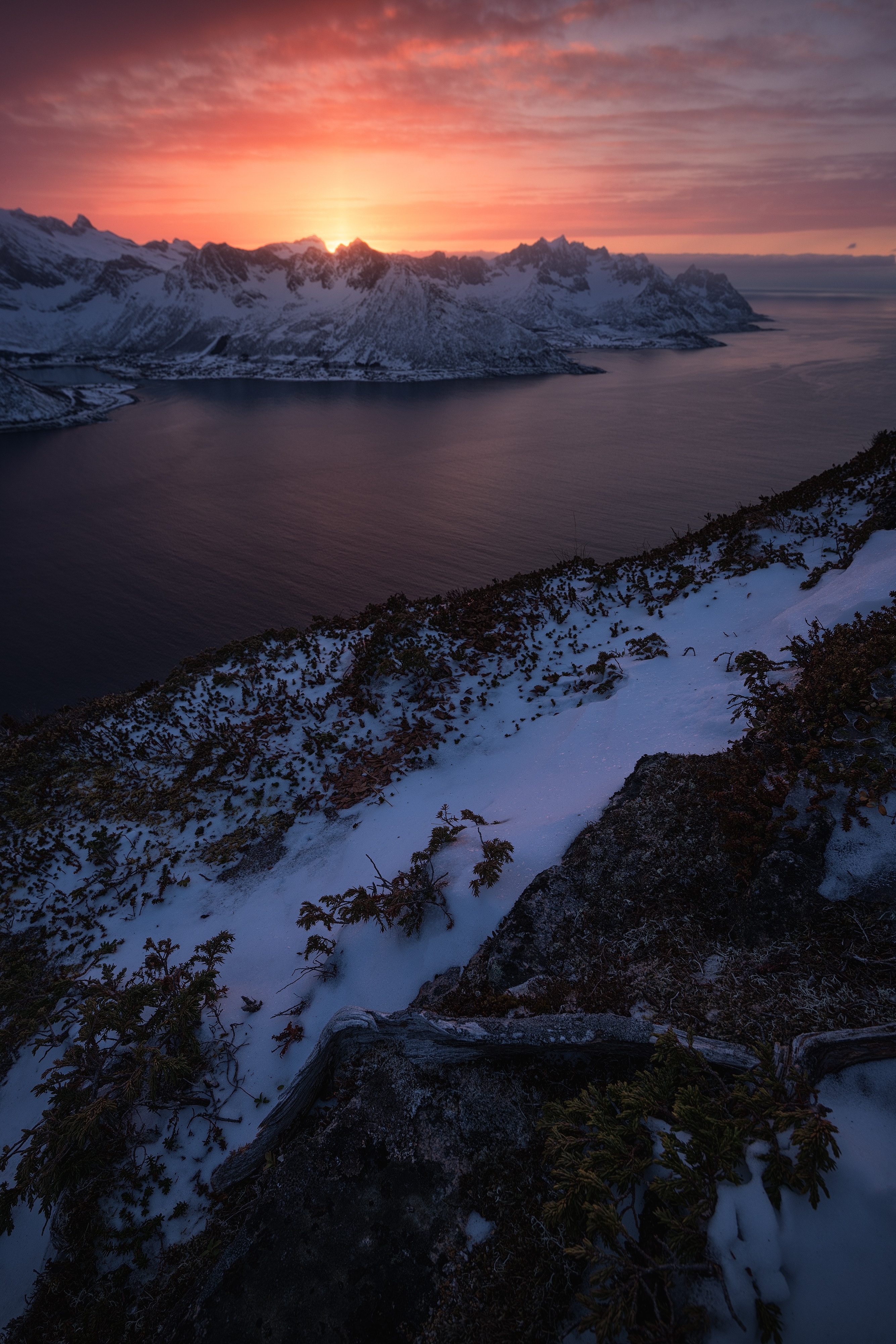 PCデスクトップに自然, 湖, 冬, 日没, 山脈, 雪画像を無料でダウンロード