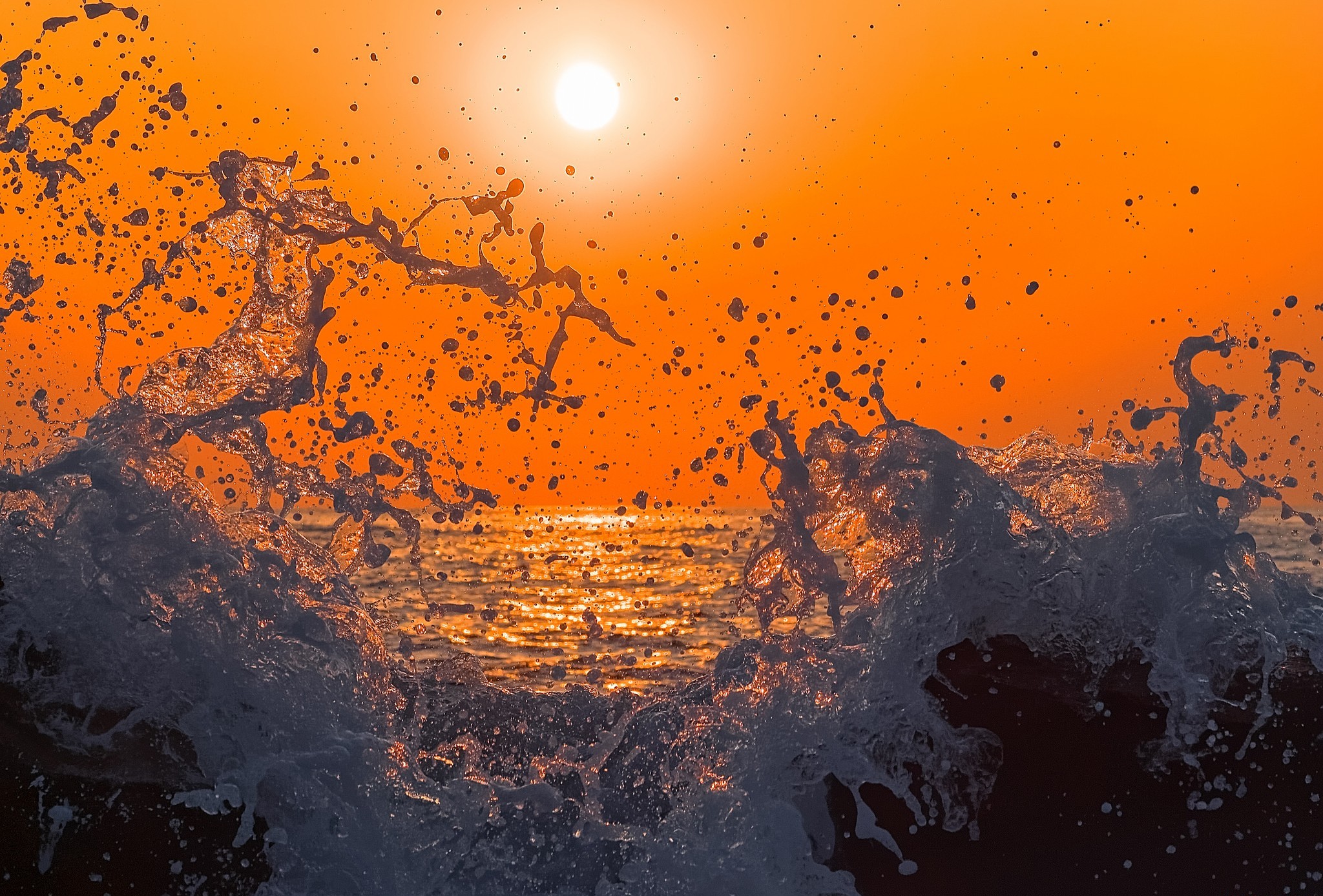 Free download wallpaper Sunset, Sea, Sun, Splash, Earth, Wave on your PC desktop