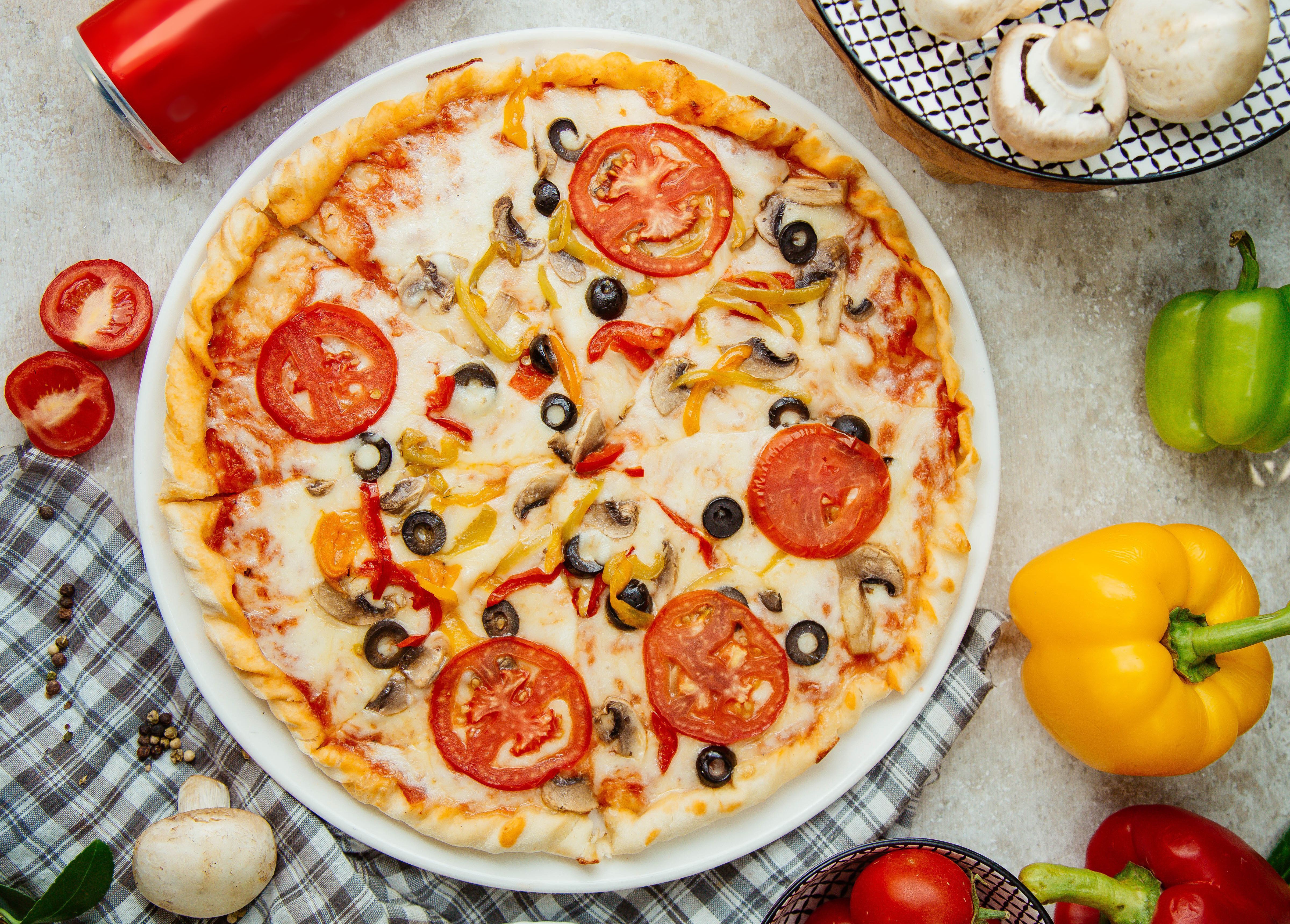 Descarga gratuita de fondo de pantalla para móvil de Pizza, Pimienta, Tomate, Alimento, Bodegón.