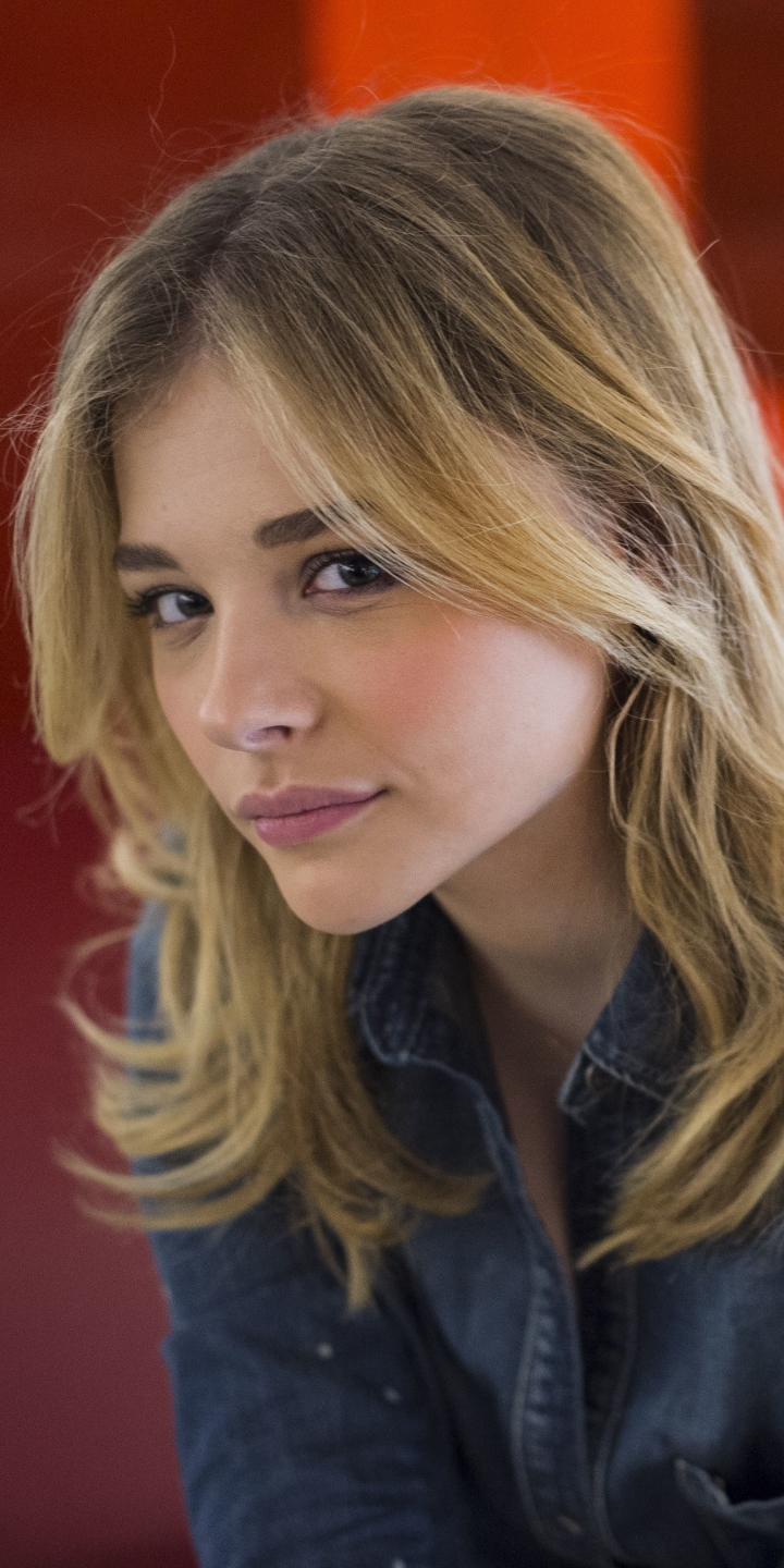 Download mobile wallpaper Blonde, American, Celebrity, Actress, Chloë Grace Moretz for free.