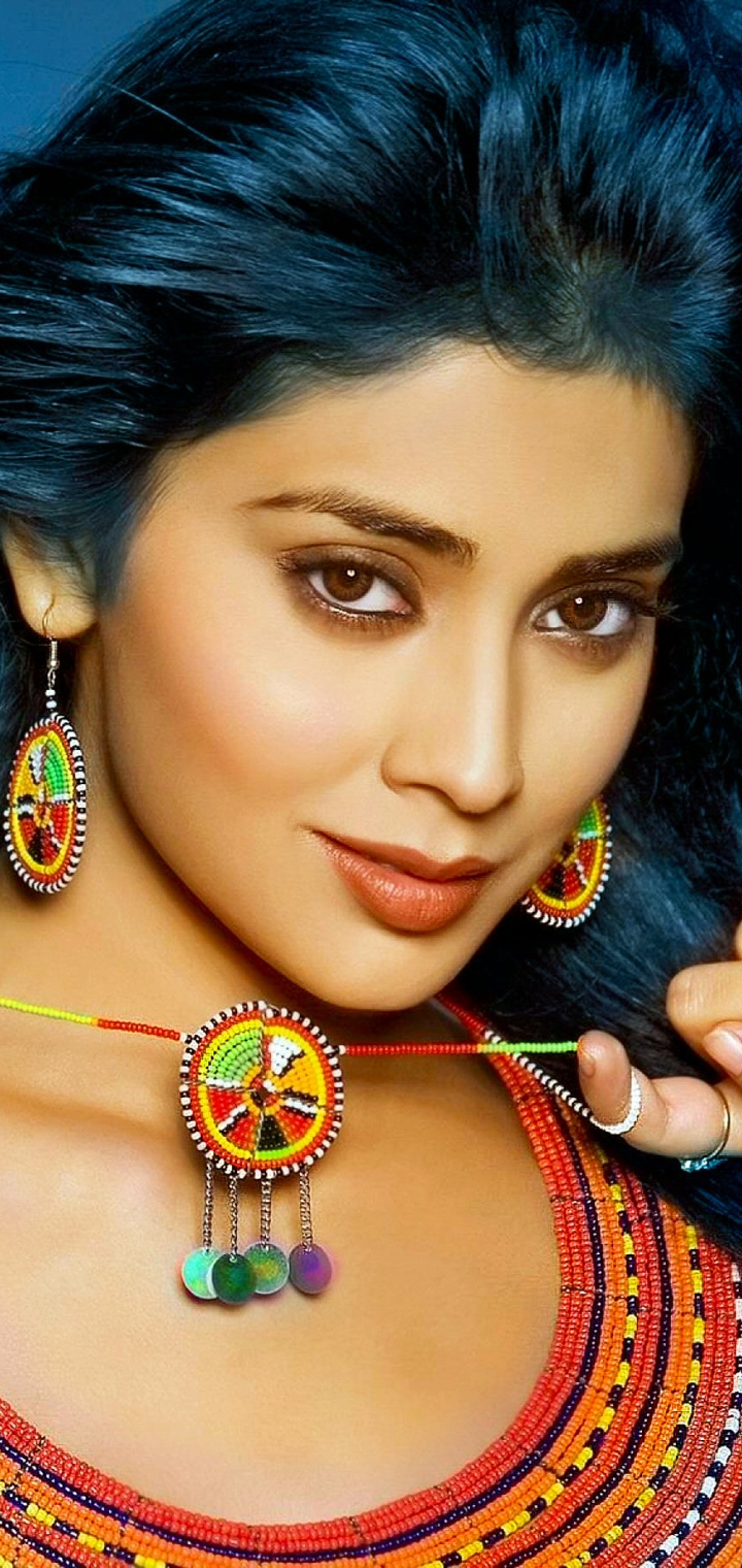 Download mobile wallpaper Face, Earrings, Celebrity, Shriya Saran, Bollywood for free.