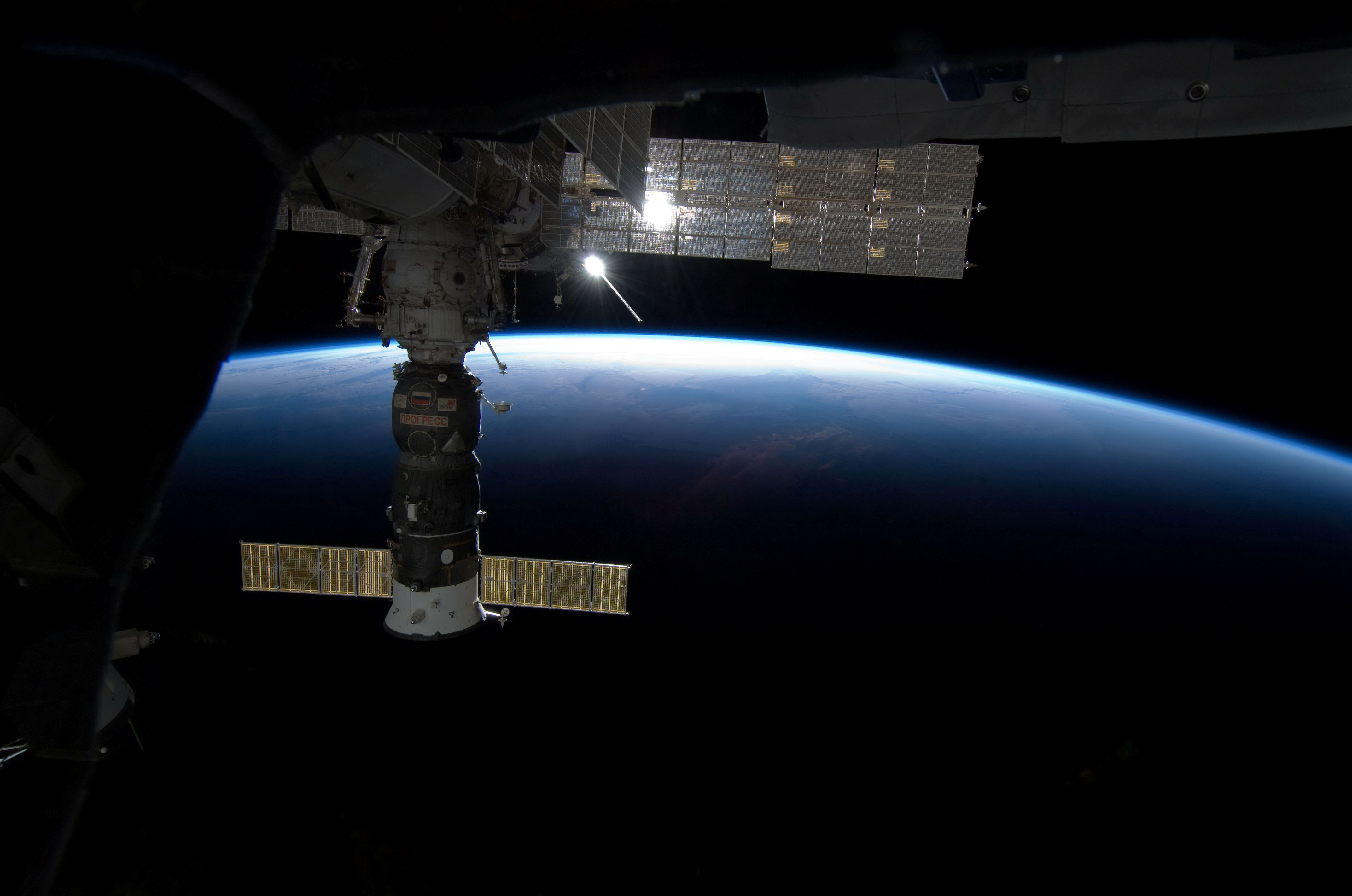 589561 descargar imagen estación espacial internacional, hecho por el hombre: fondos de pantalla y protectores de pantalla gratis