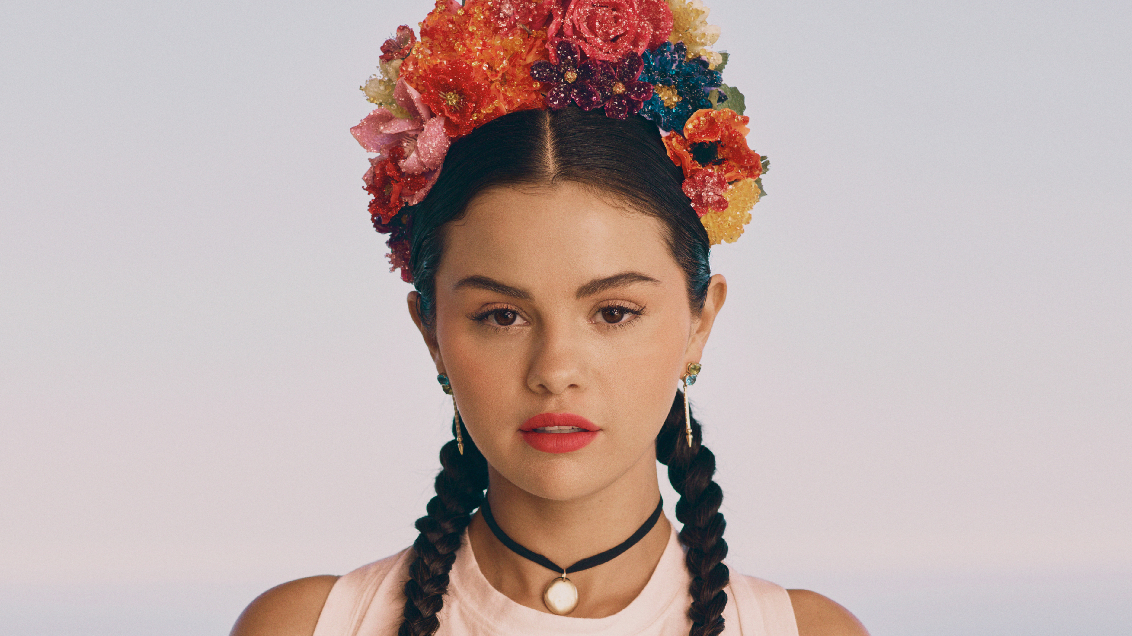 Free download wallpaper Music, Selena Gomez, Singer, Wreath, American, Braid, Black Hair, Lipstick on your PC desktop
