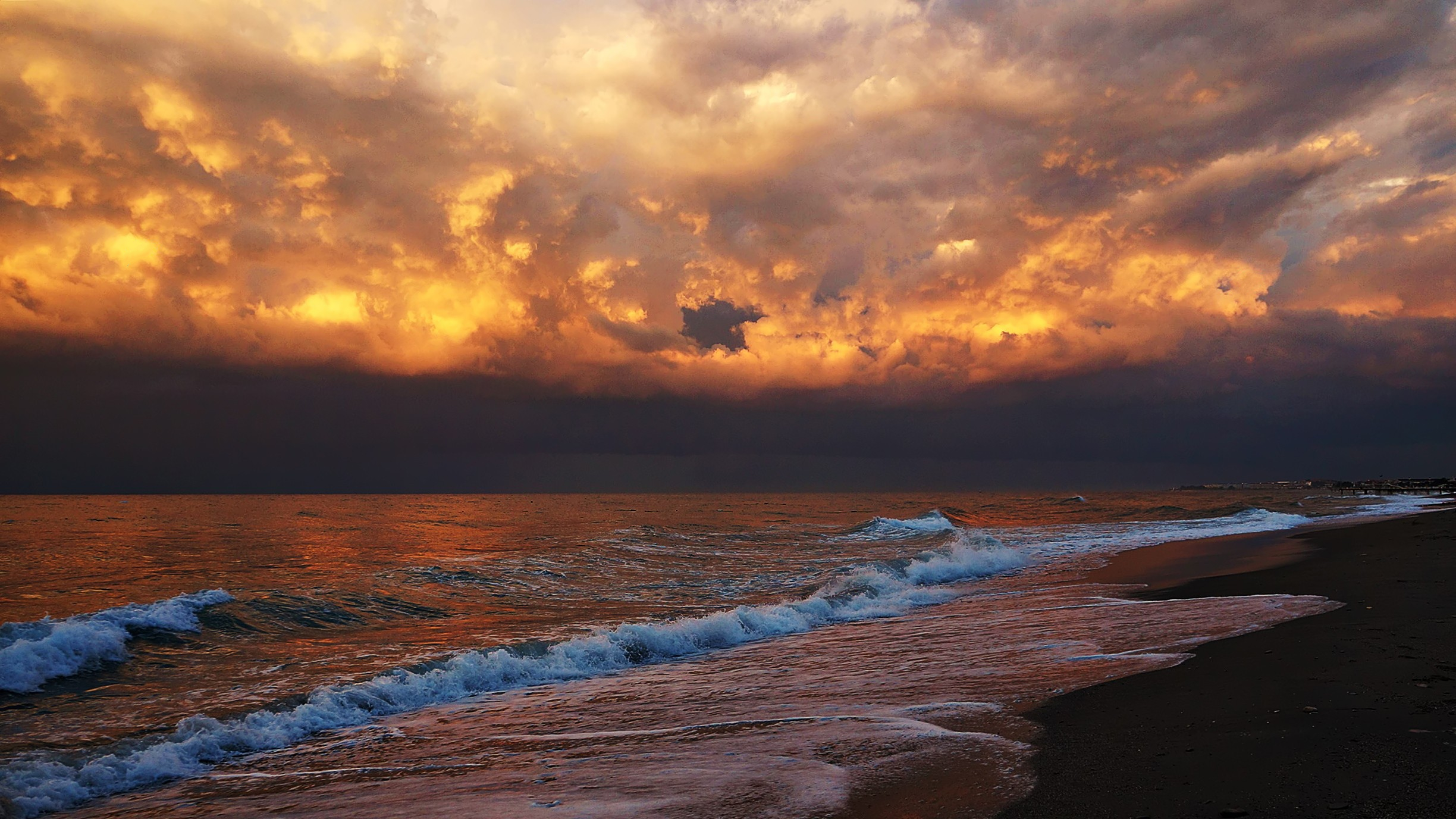 Скачать картинку Море, Облака, Пляж, Горизонт, Океан, Земля/природа, Закат Солнца в телефон бесплатно.