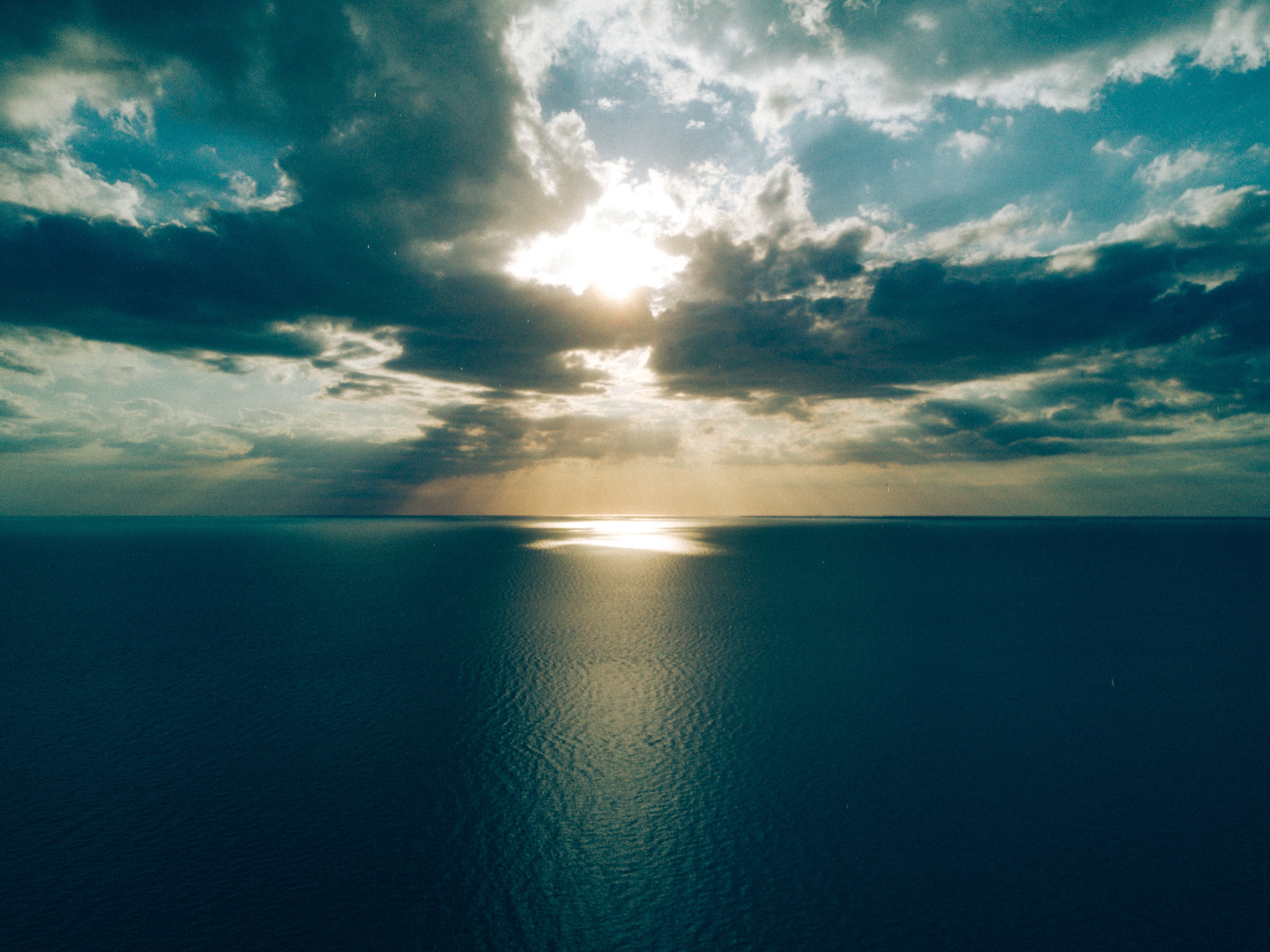 Free download wallpaper Nature, Sun, Clouds, Horizon, Sunset, Shine, Light, Sea on your PC desktop