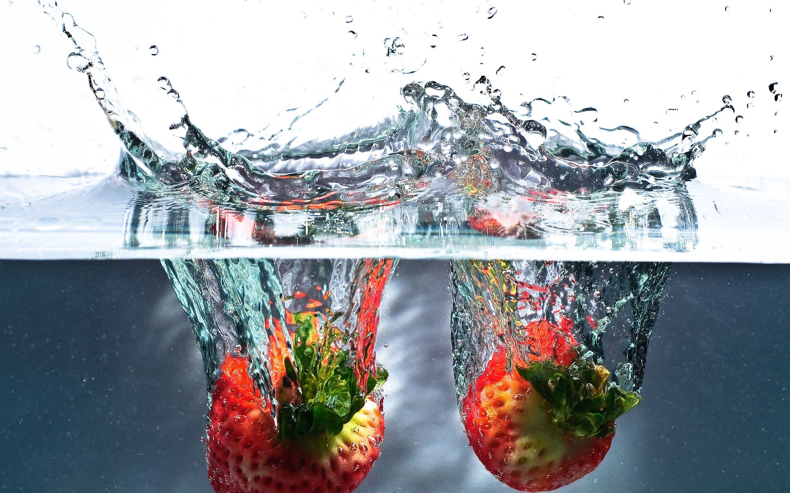 Free download wallpaper Water, Strawberry, Spray, Food, Splash on your PC desktop