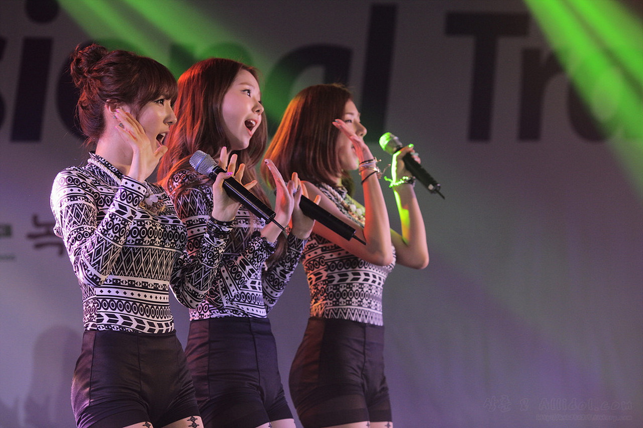 Download mobile wallpaper Music, Korean Girl Group for free.