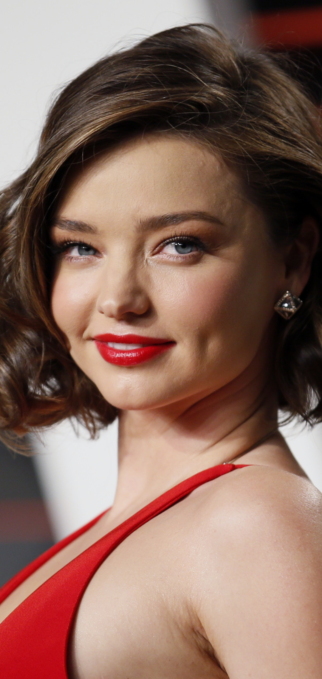 Download mobile wallpaper Smile, Face, Brunette, Blue Eyes, Celebrity, Short Hair, Lipstick, Miranda Kerr for free.