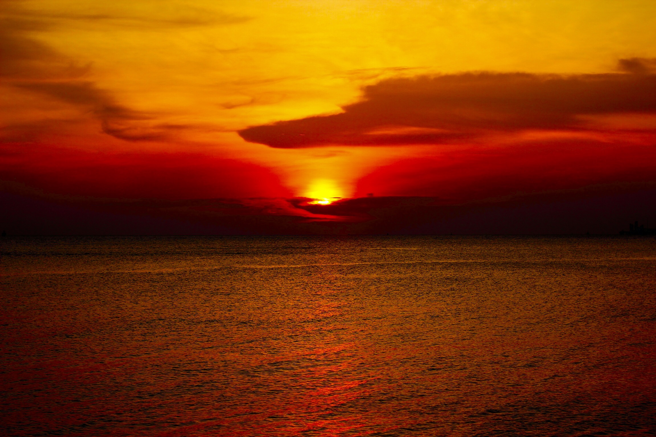 Download mobile wallpaper Nature, Sunset, Horizon, Ocean, Earth, Cloud for free.