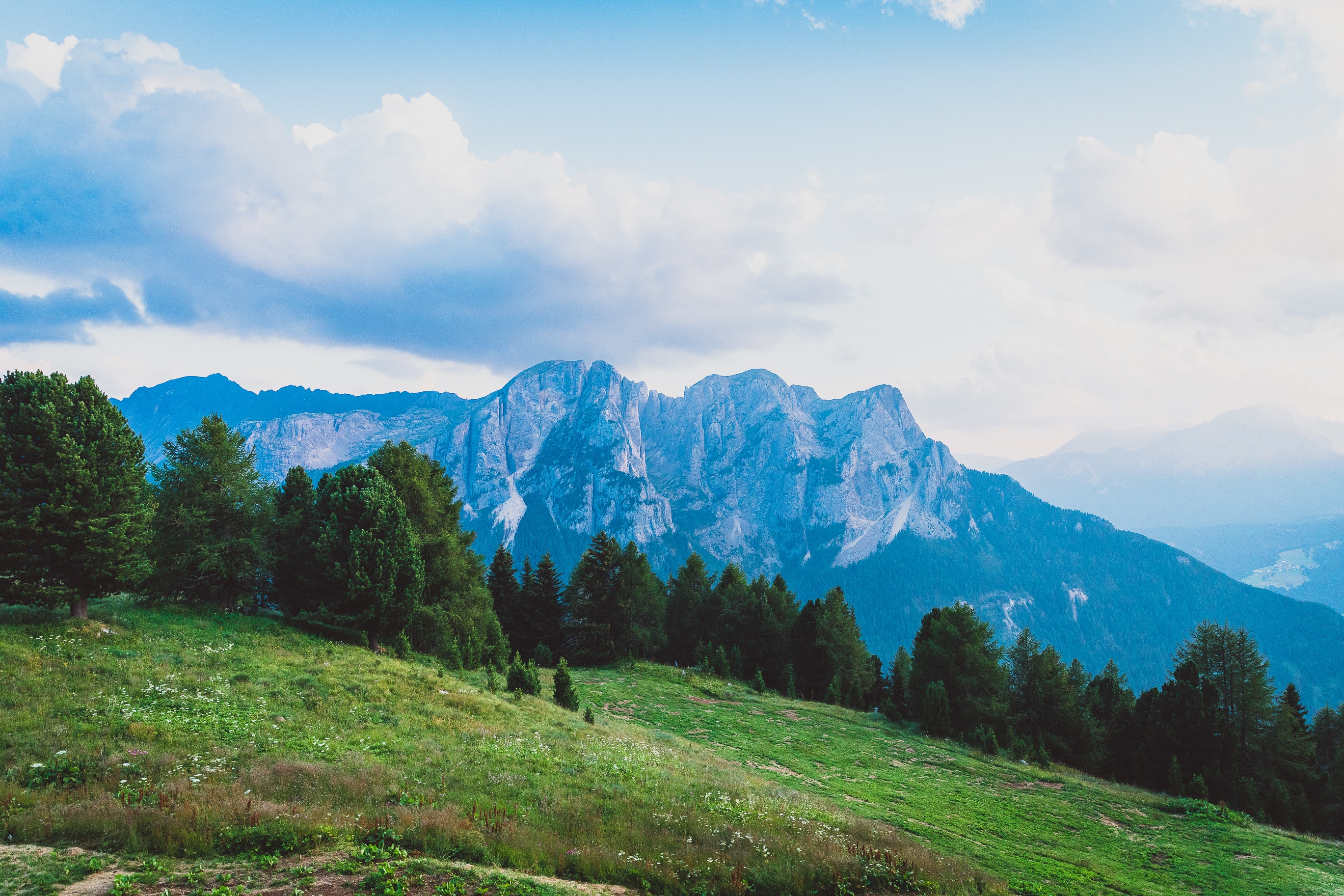無料モバイル壁紙牧草地, ドロミテ, ヴァルディファッサ, ヴァル・ディ・ファッサ, 自然, 山脈, イタリア, 草原をダウンロードします。