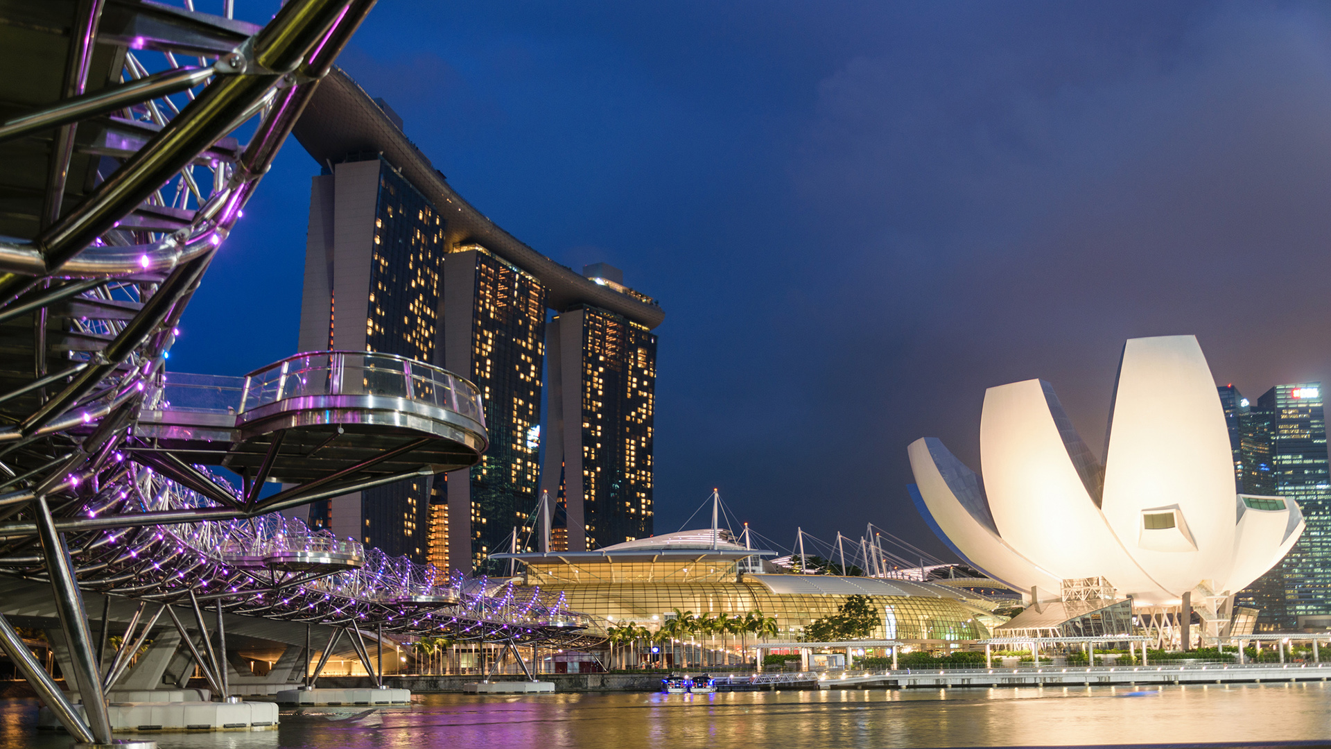 661237 descargar imagen hecho por el hombre, marina bay sands, edificio, puente de hélice, noche, singapur: fondos de pantalla y protectores de pantalla gratis