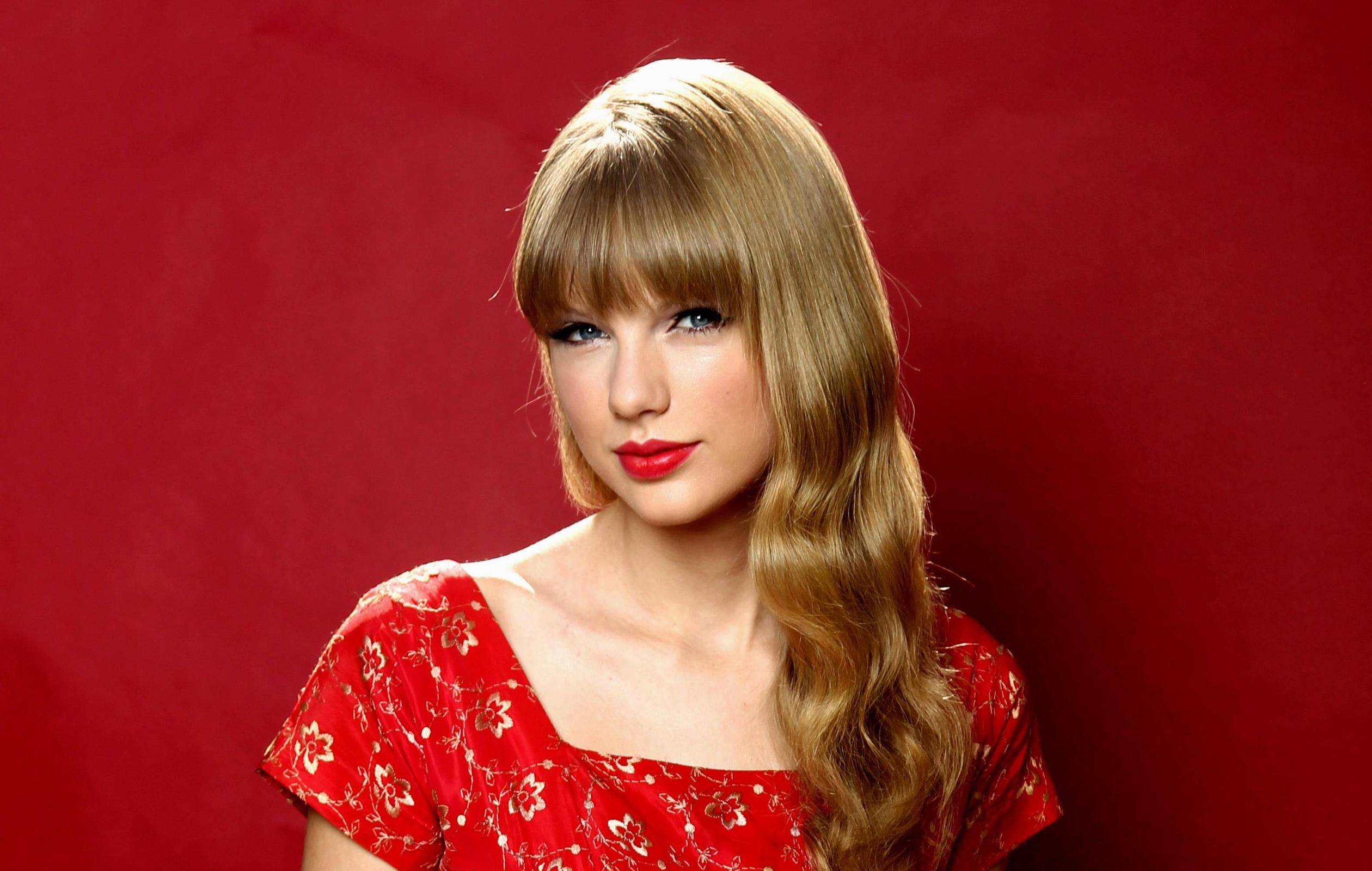 Laden Sie das Musik, Sänger, Blaue Augen, Blondinen, Taylor Swift, Lippenstift-Bild kostenlos auf Ihren PC-Desktop herunter
