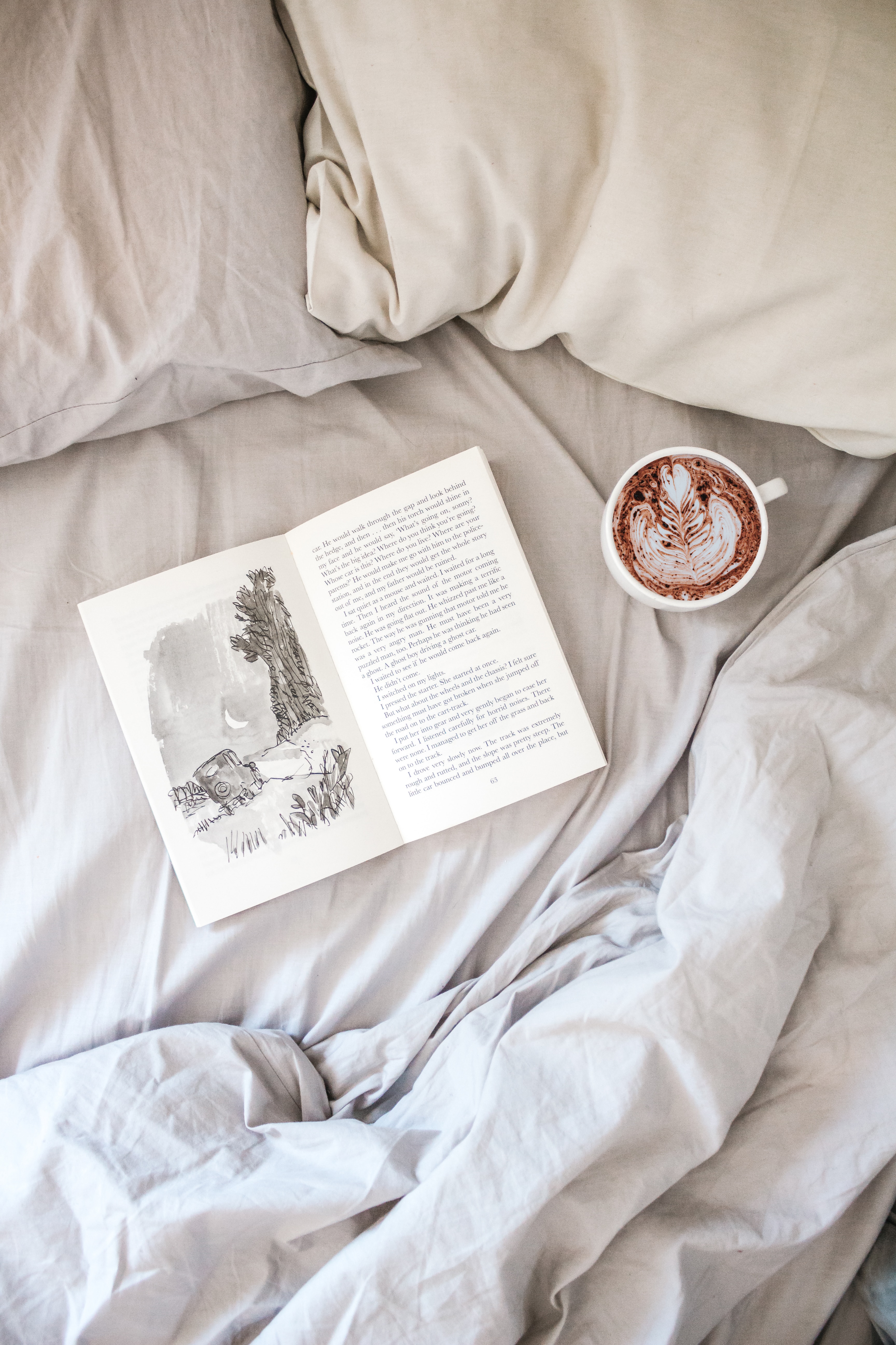 Horizontal Wallpaper coffee, miscellanea, miscellaneous, cup, book, bed, coziness, comfort, mug