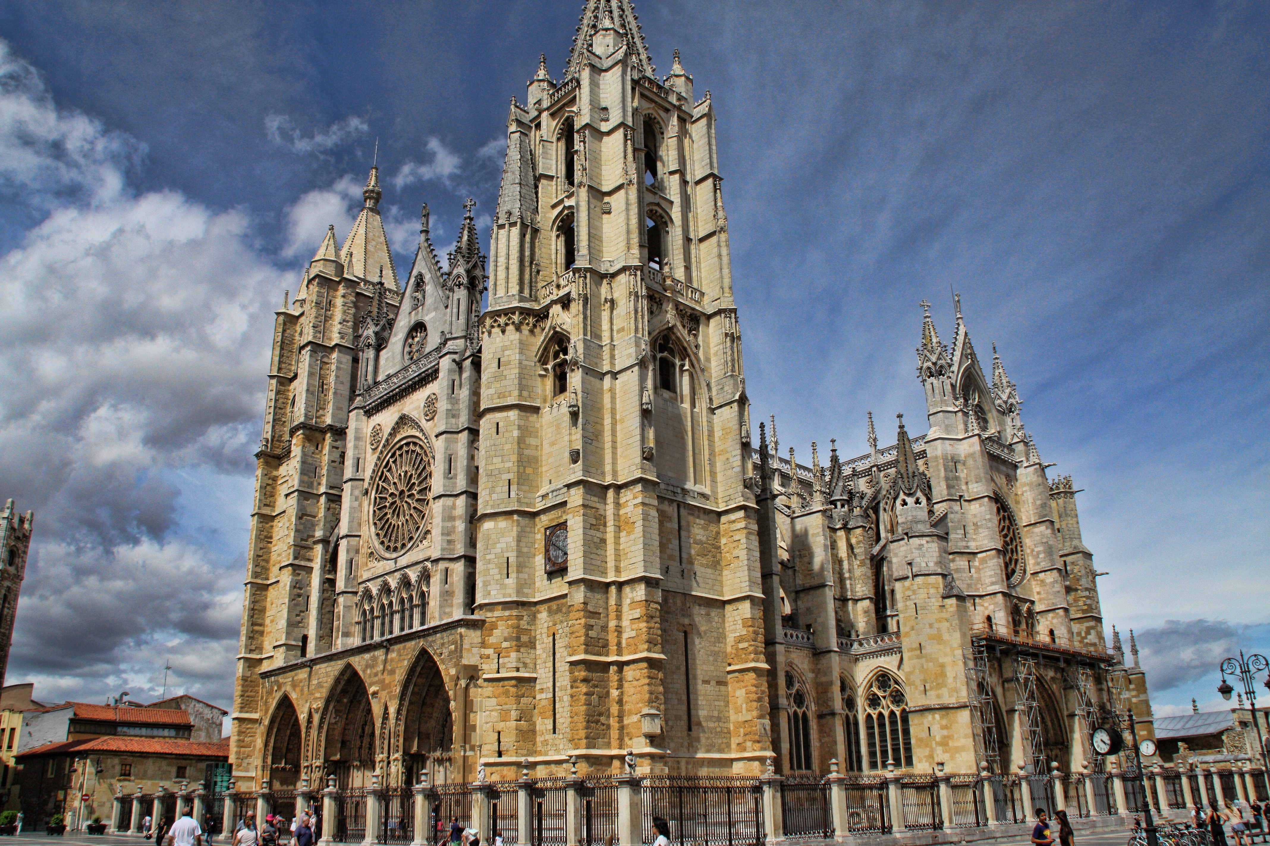 Laden Sie Kathedrale Von León HD-Desktop-Hintergründe herunter
