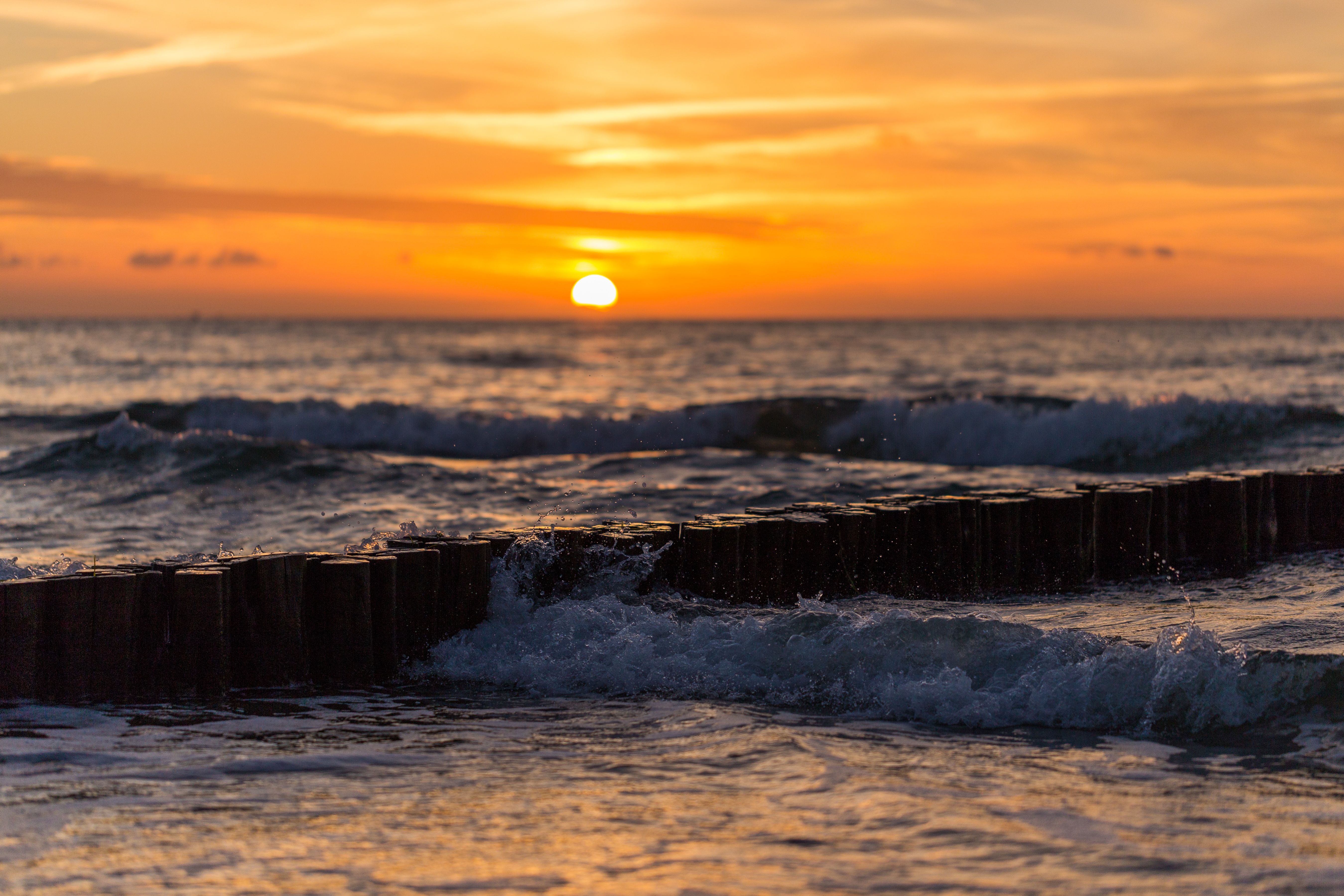 Handy-Wallpaper Sunset, Waves, Sea, Surfen, Natur kostenlos herunterladen.