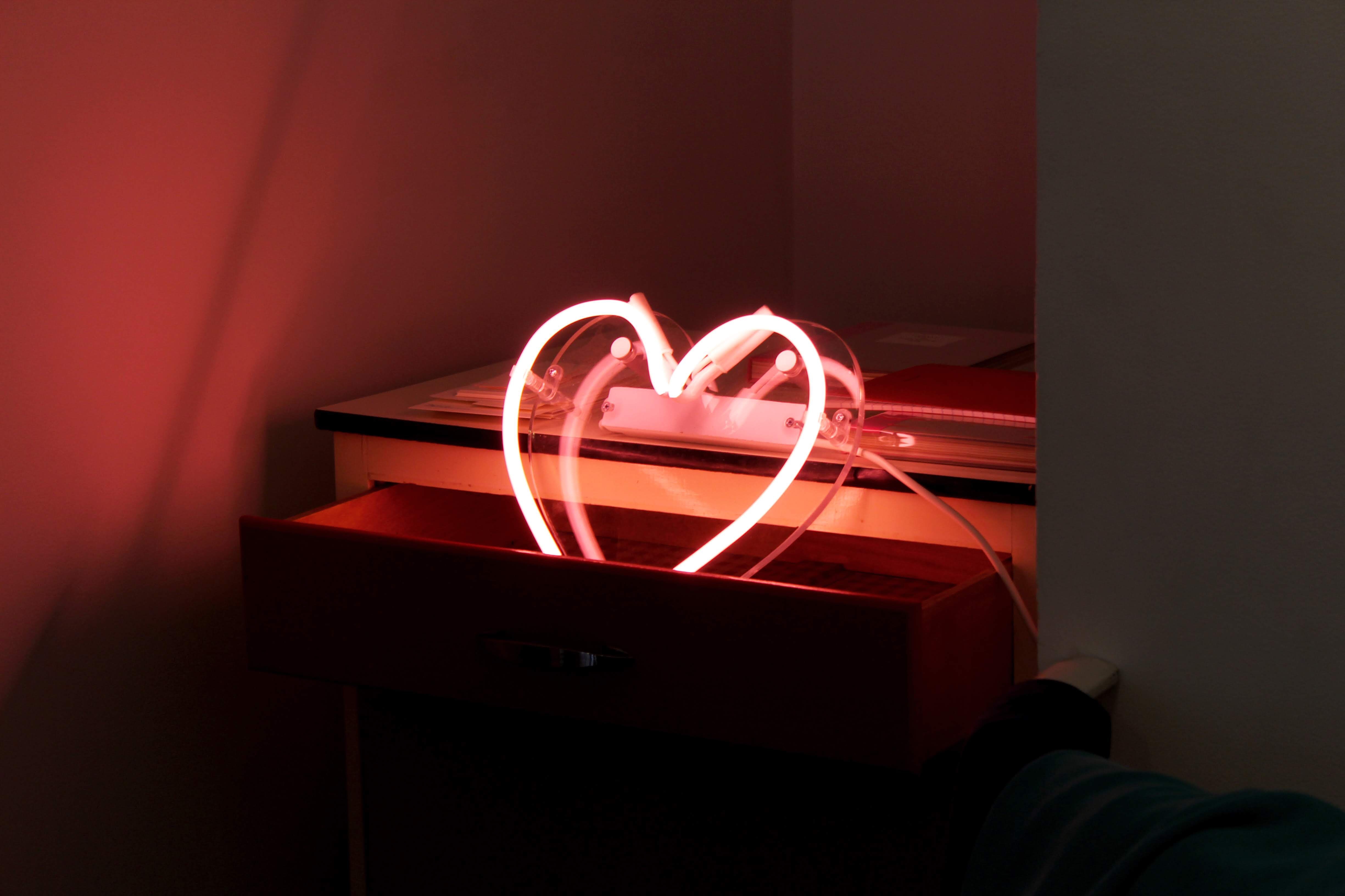 Free download wallpaper Heart, Room, Dark, Glow, Neon on your PC desktop