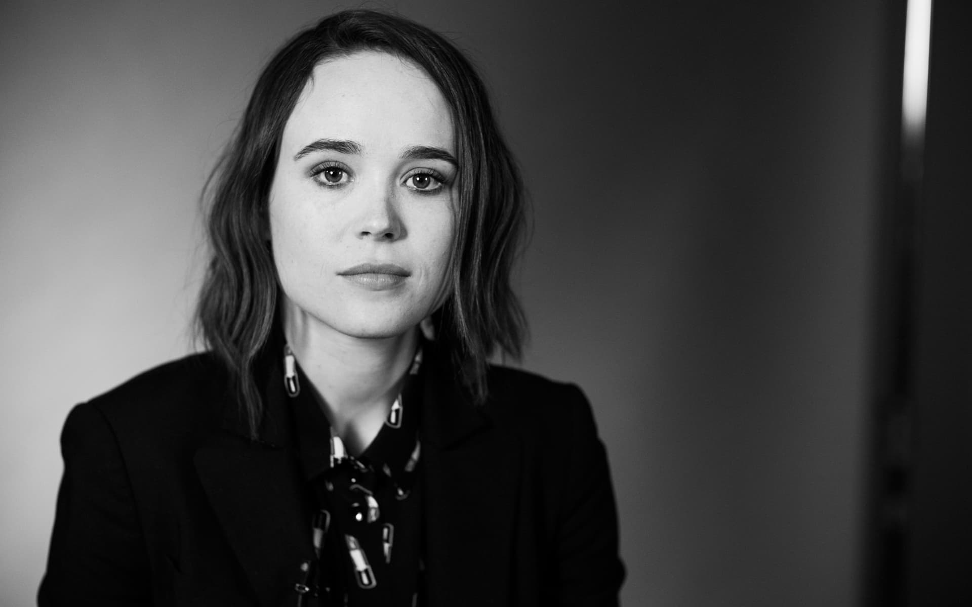 Handy-Wallpaper Schwarz Weiß, Berühmtheiten, Darstellerin, Ellen Page kostenlos herunterladen.