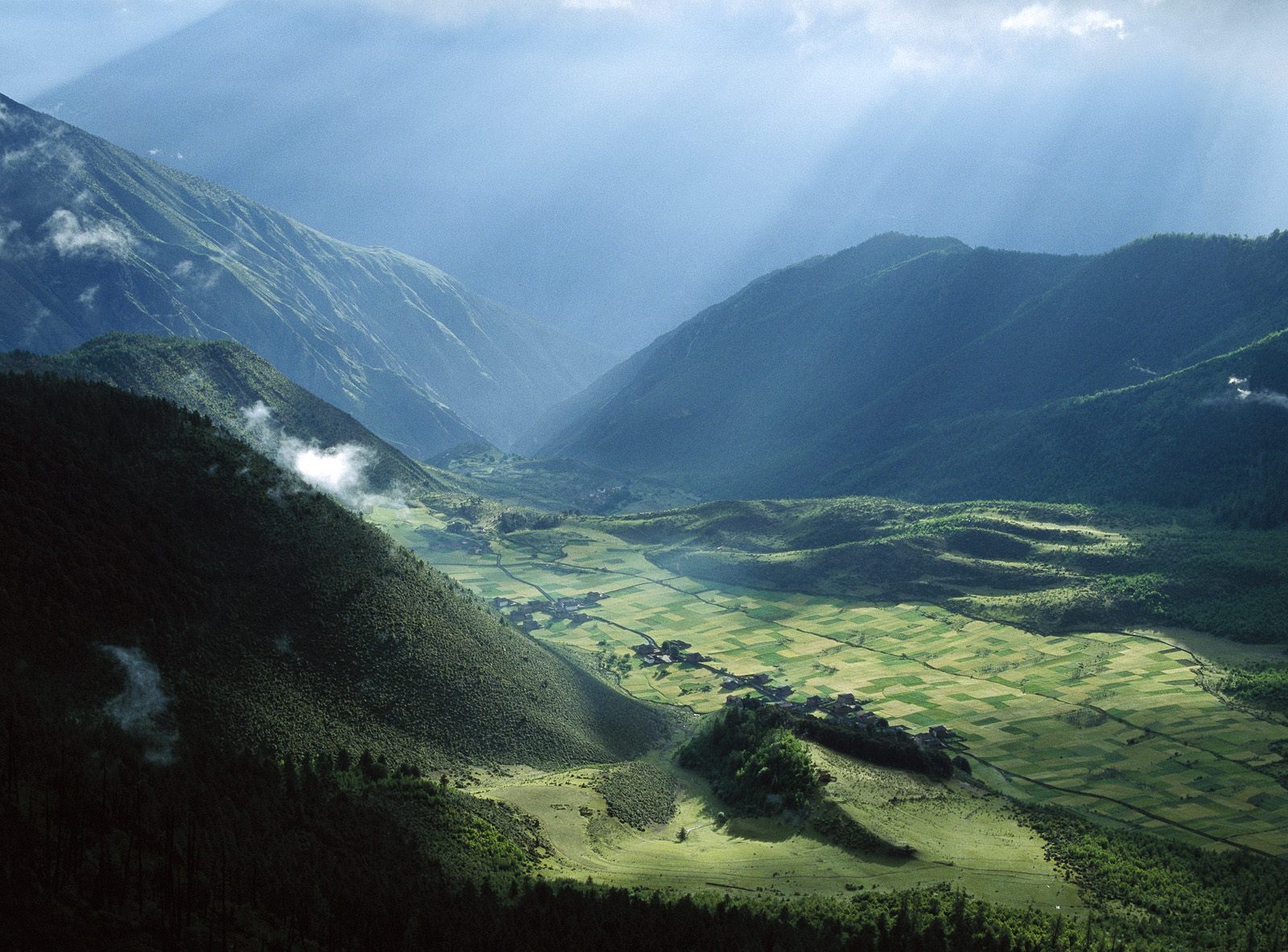 Descarga gratuita de fondo de pantalla para móvil de Montañas, Montaña, Fotografía.