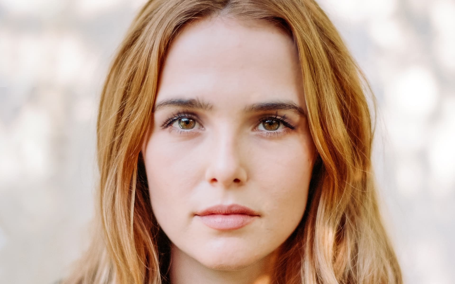 Download mobile wallpaper Blonde, Celebrity, Actress, Zoey Deutch for free.