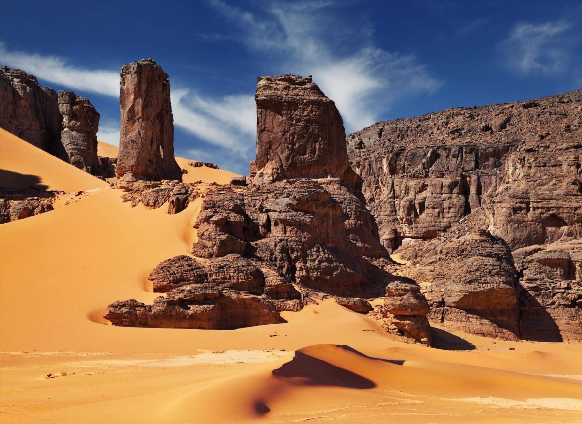 Скачать картинку Пустыня, Камень, Алжир, Земля/природа в телефон бесплатно.