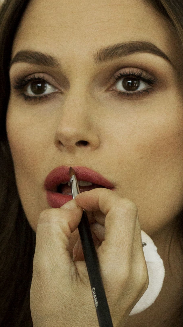 Download mobile wallpaper Face, Brunette, Celebrity, Brown Eyes, Keira Knightley, Lipstick for free.