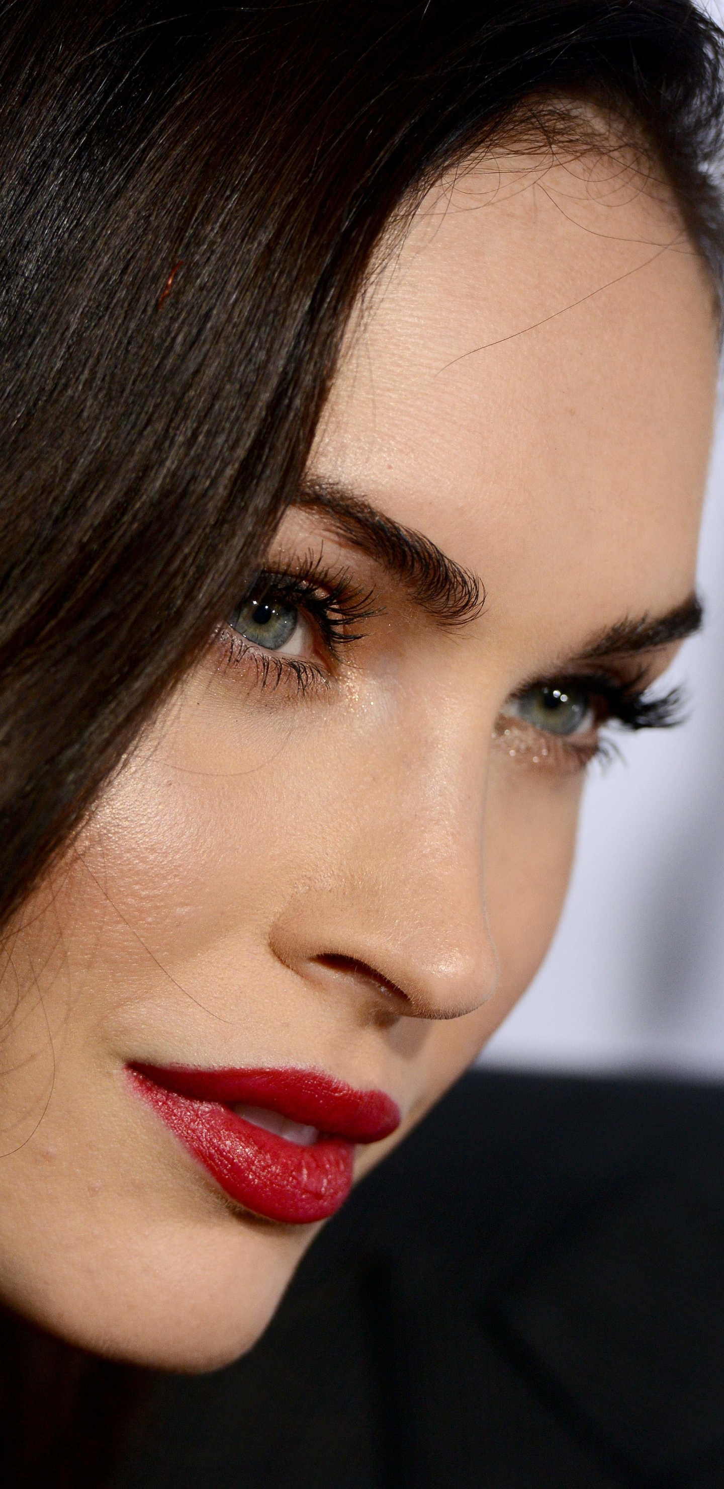 Descarga gratuita de fondo de pantalla para móvil de Megan Fox, Cara, Ojos Azules, Americano, Celebridades, Pelo Negro, Actriz, Lápiz Labial.