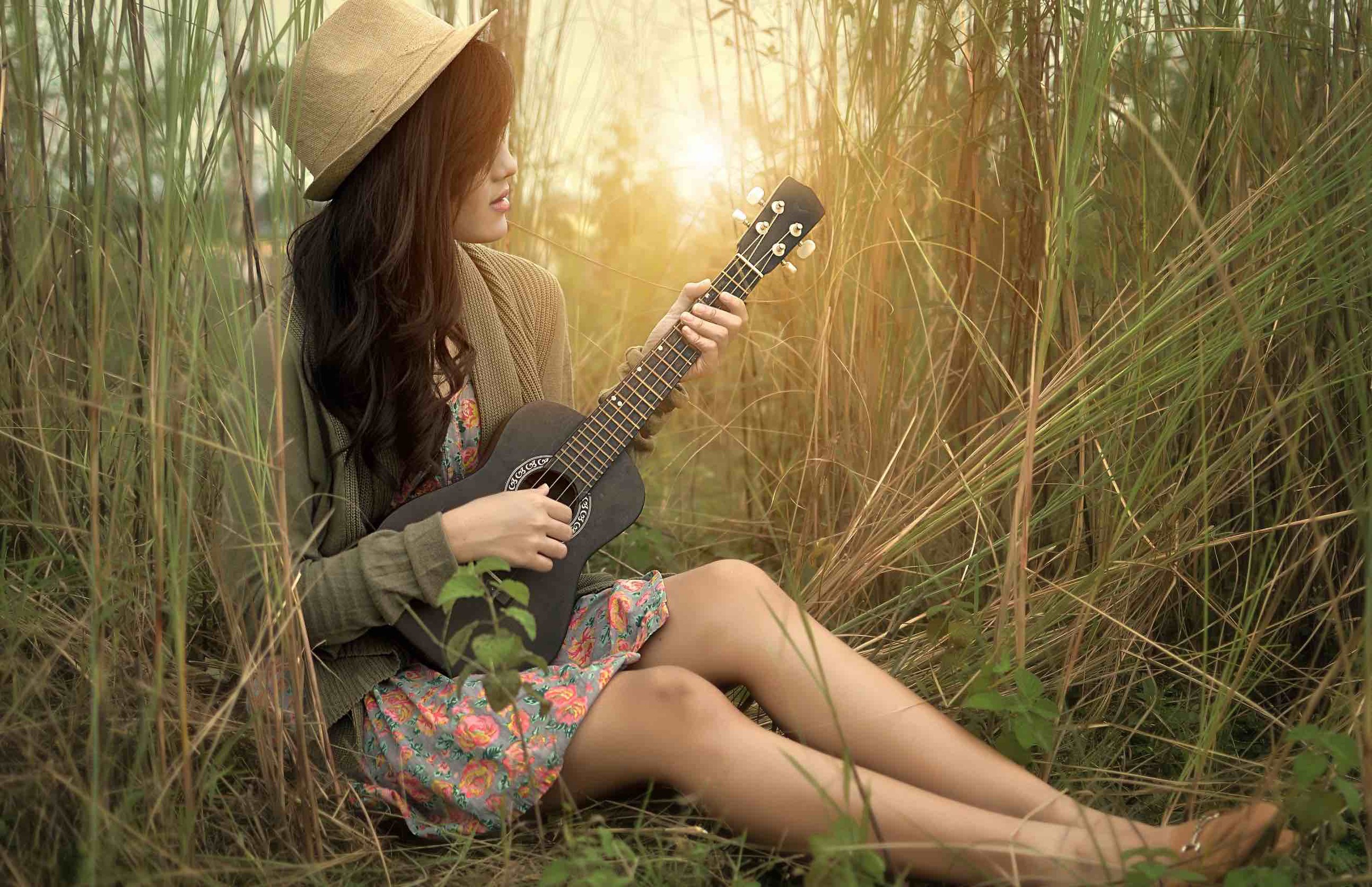 1505622 скачать картинку женщины, гитара, гитарист, модель, восточный, азии - обои и заставки бесплатно
